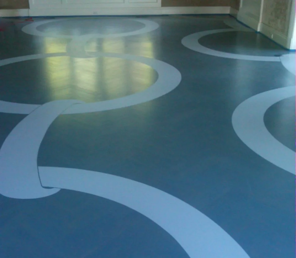 Playful 2-tone loop pattern flowing into adjacent rooms