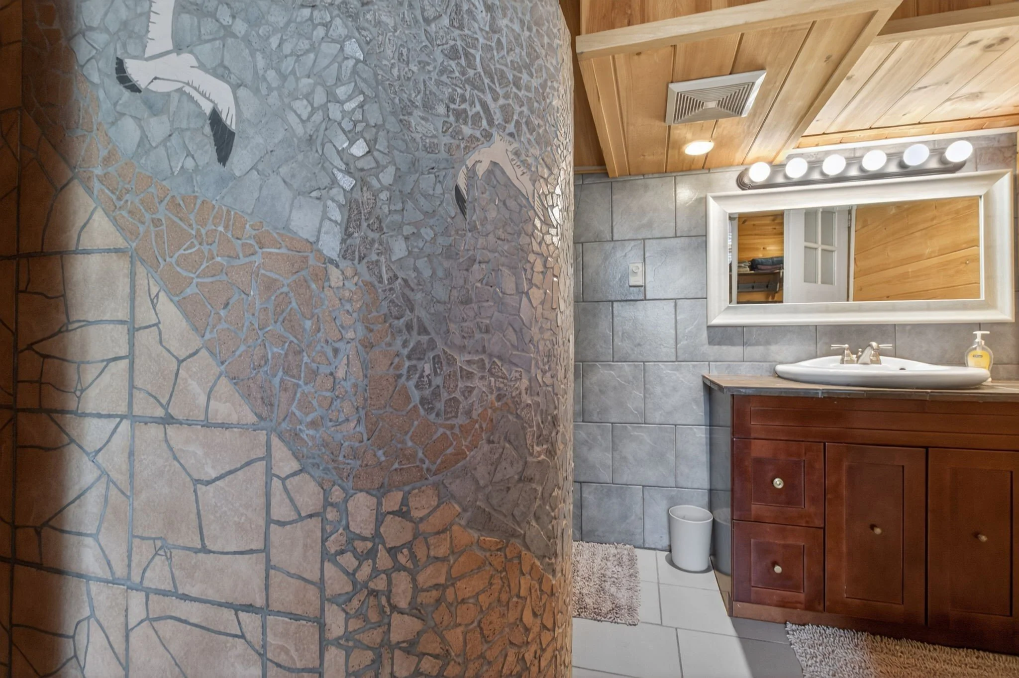 C Entry Shower Area 75-web-or-mls-IMG_3748.jpg
