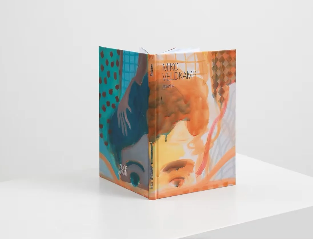 Artistic book cover for "Miko Veldkamp Buketan" featuring abstract watercolor portraits of a person's face with warm orange and cool blue tones.