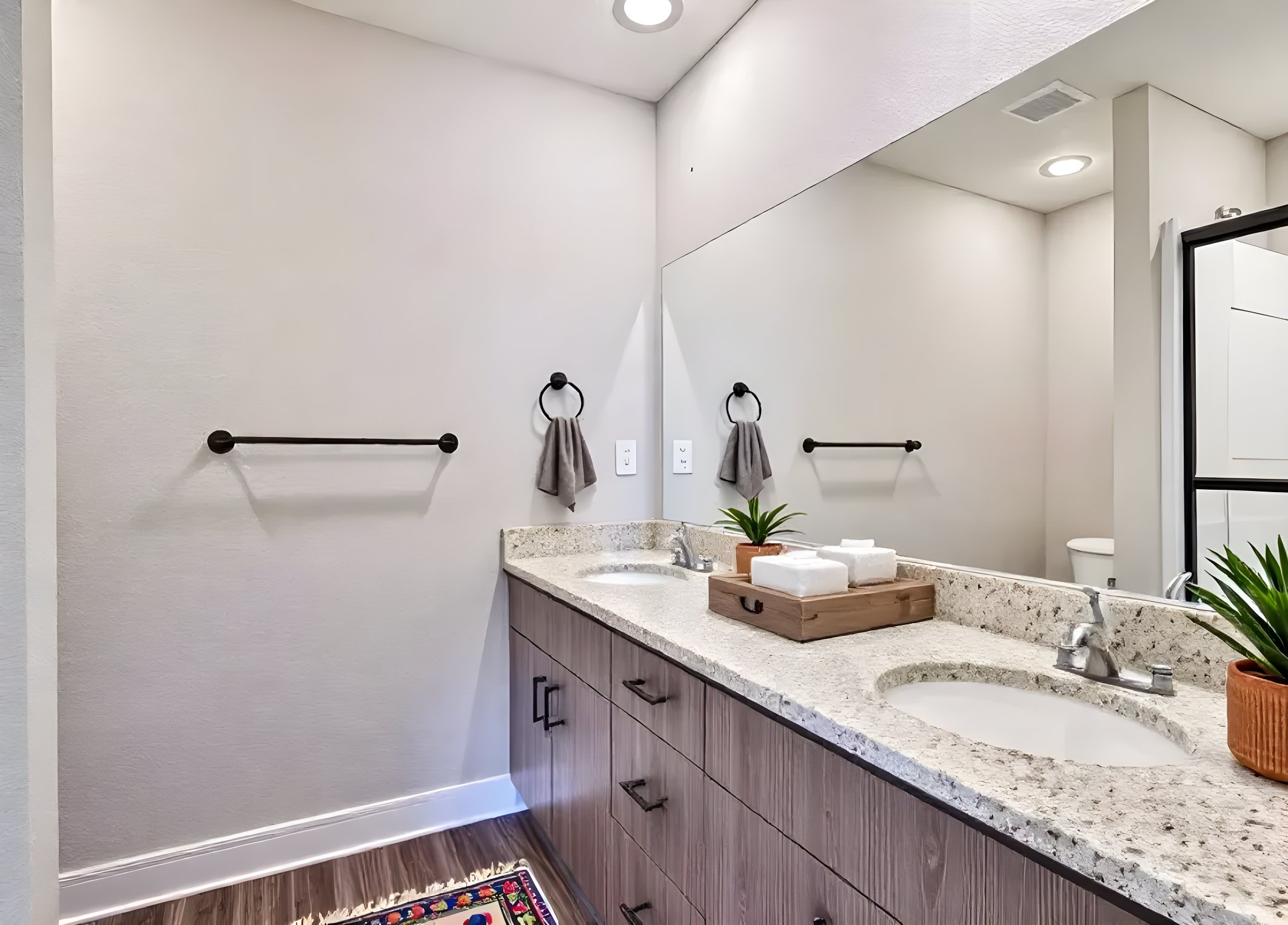Bathroom 2.jpg