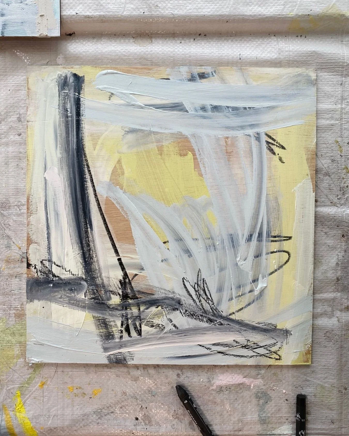 Studio floor 💭
.
.
.
@_joannalynch @secondfloorstudios @noplaceart #studiofloor #studioscenes #wip #markmaking #drawing #scrawling #scribbling #brushmarks #graphite #worksonwood #process #insideout #abstraction #curatedeye #language #conversation #i