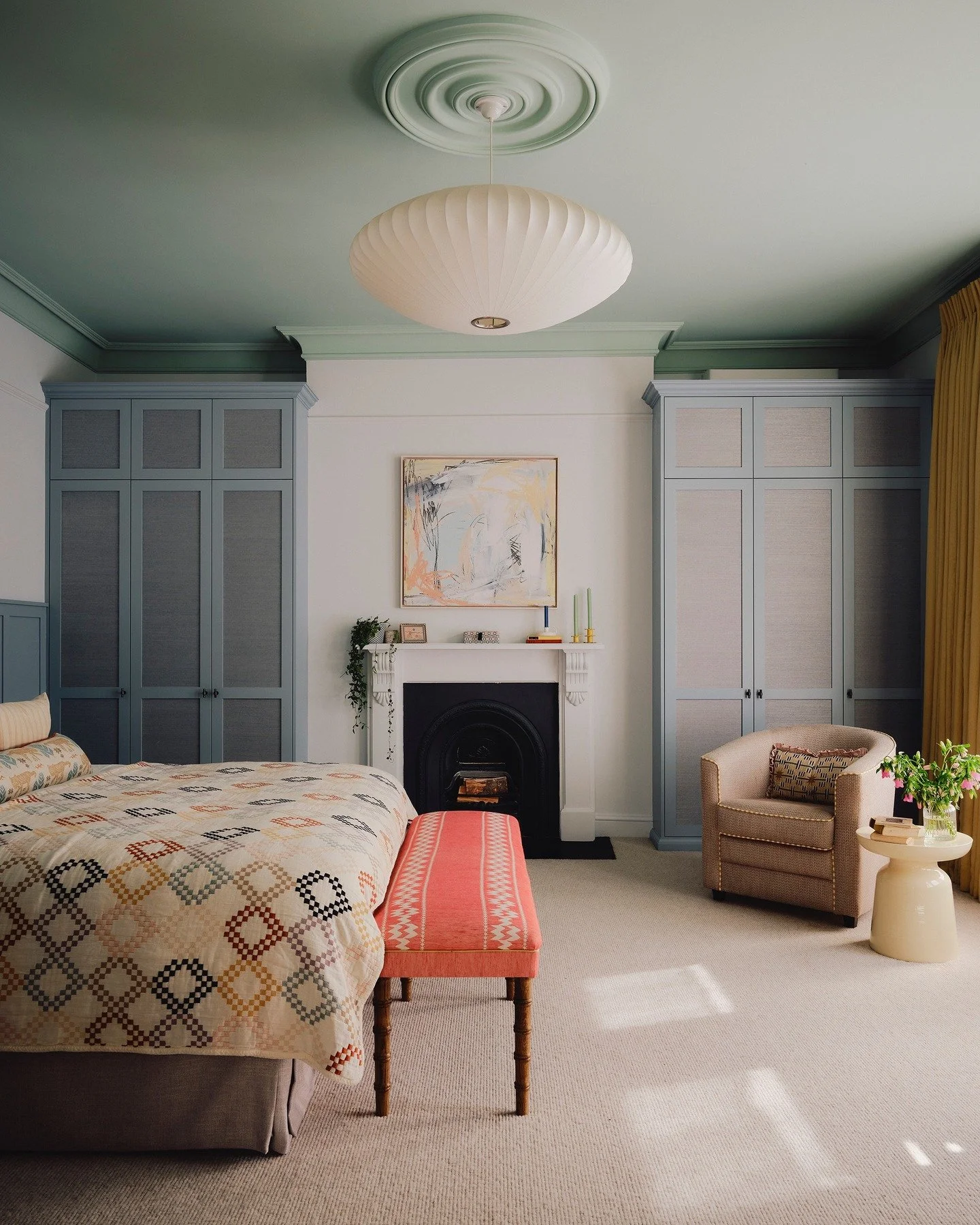 Thrilled to see my painting Flurry in this beautiful design scheme by @laurastephensid in @redmagazine this week. The collectors found the piece at the Dulwich @artistsopenhse last year and it fits the space in their Peckham home perfectly!

📷 @dean