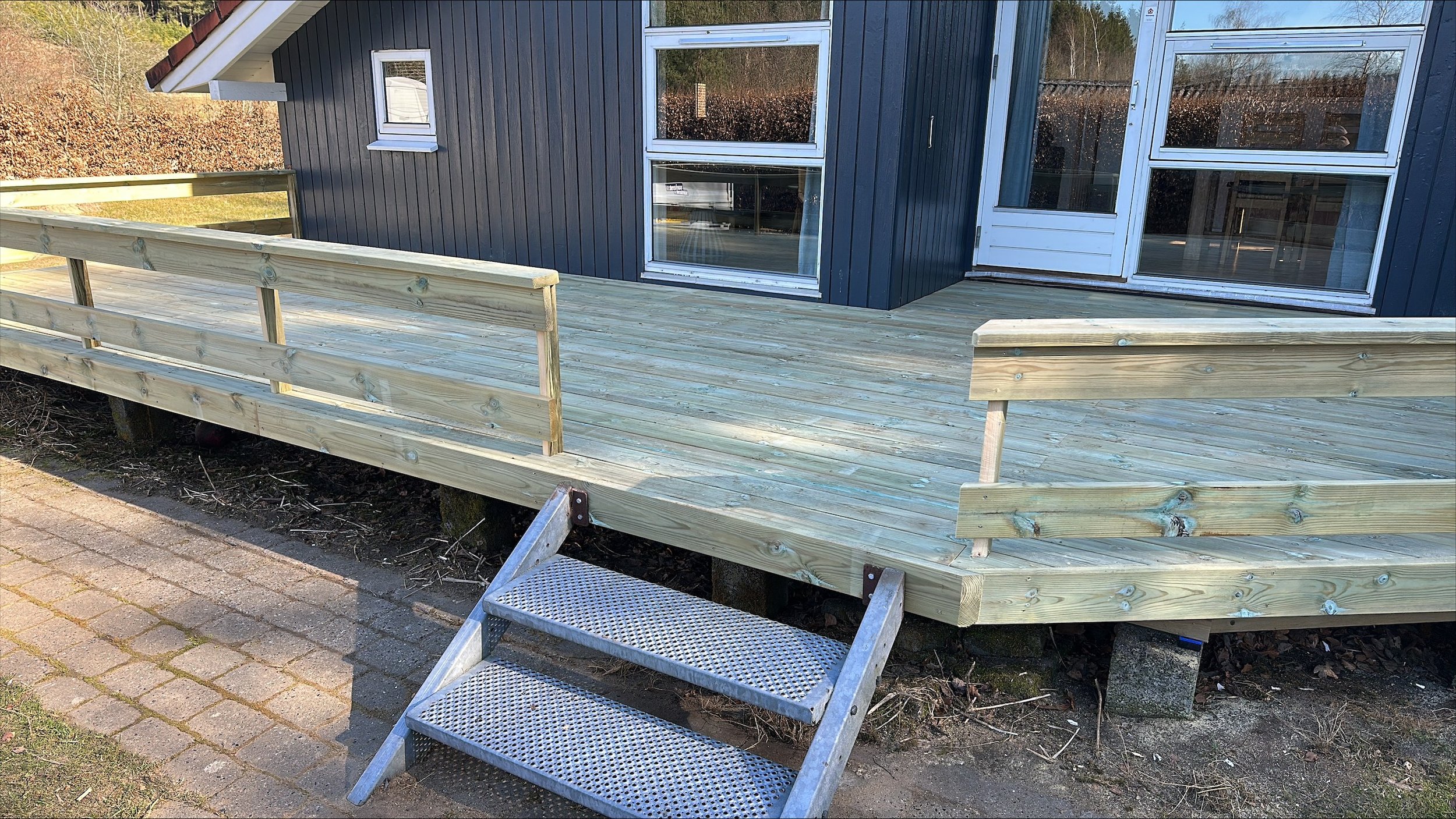 Træterasse sommerhus trappe.jpg