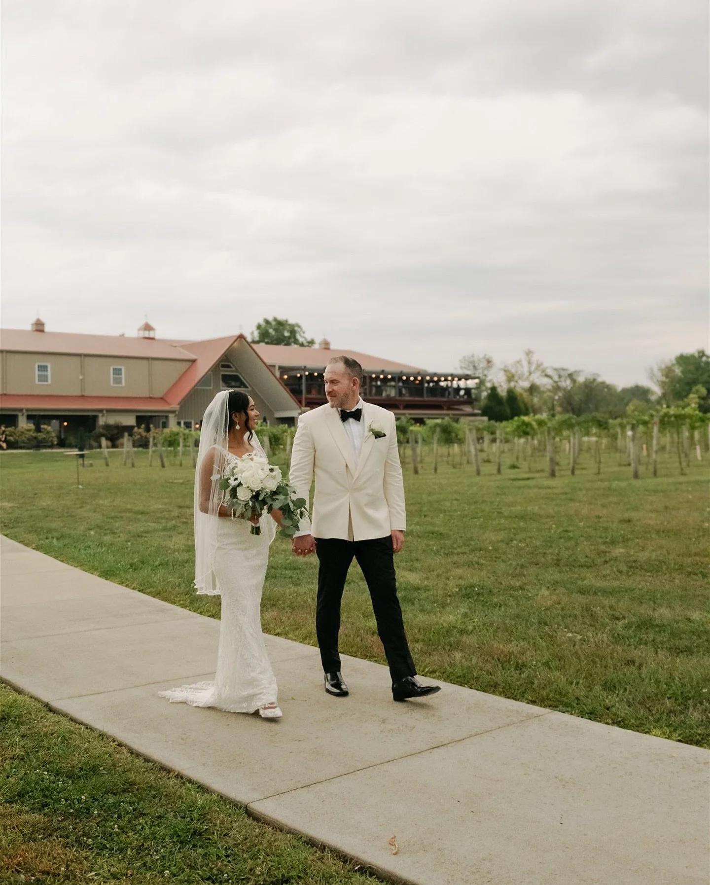 This gallery went home and it was only right to share some of my favorites from Theresa &amp; Michael's day at Daniel's Vineyard 🤍💍

.

.

.

#indianaphotographer #indianaphotography #indianapolisphotographer indyphotographer indianapolisphotograph