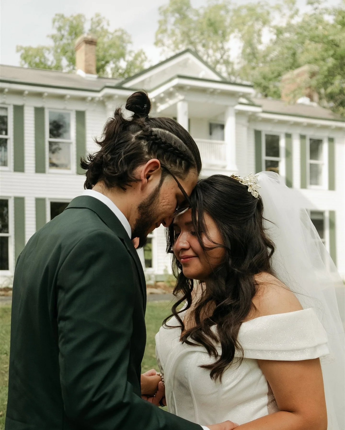 Sharing some of my favorite portraits from Odalis &amp; Juan's beautiful September day filled with love and laughter 🌳✨

.

.

.

#indianaphotographer #indianaphotography #indianapolisphotographer indyphotographer indianapolisphotography igersindy h