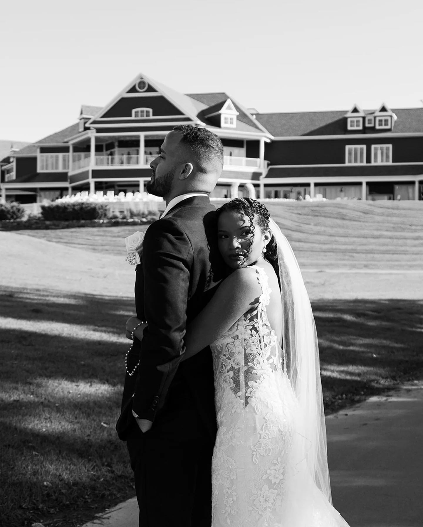 Ariel &amp; Brandon at Chatham Hills 🤌🏼✨
.

.

.

#indianaphotographer #indianaphotography #indianapolisphotographer indyphotographer indianapolisphotography igersindy hoosierphotographer hoosierphotography midwestphotographer midwestphotography in