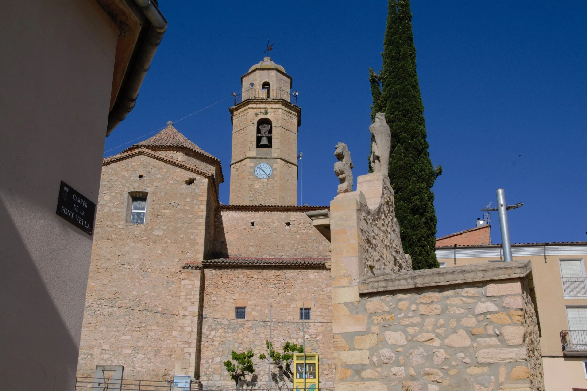 Església i campanar de Sant Miquel d’Os de Balaguer, far de la ruta Fars de Ponent.