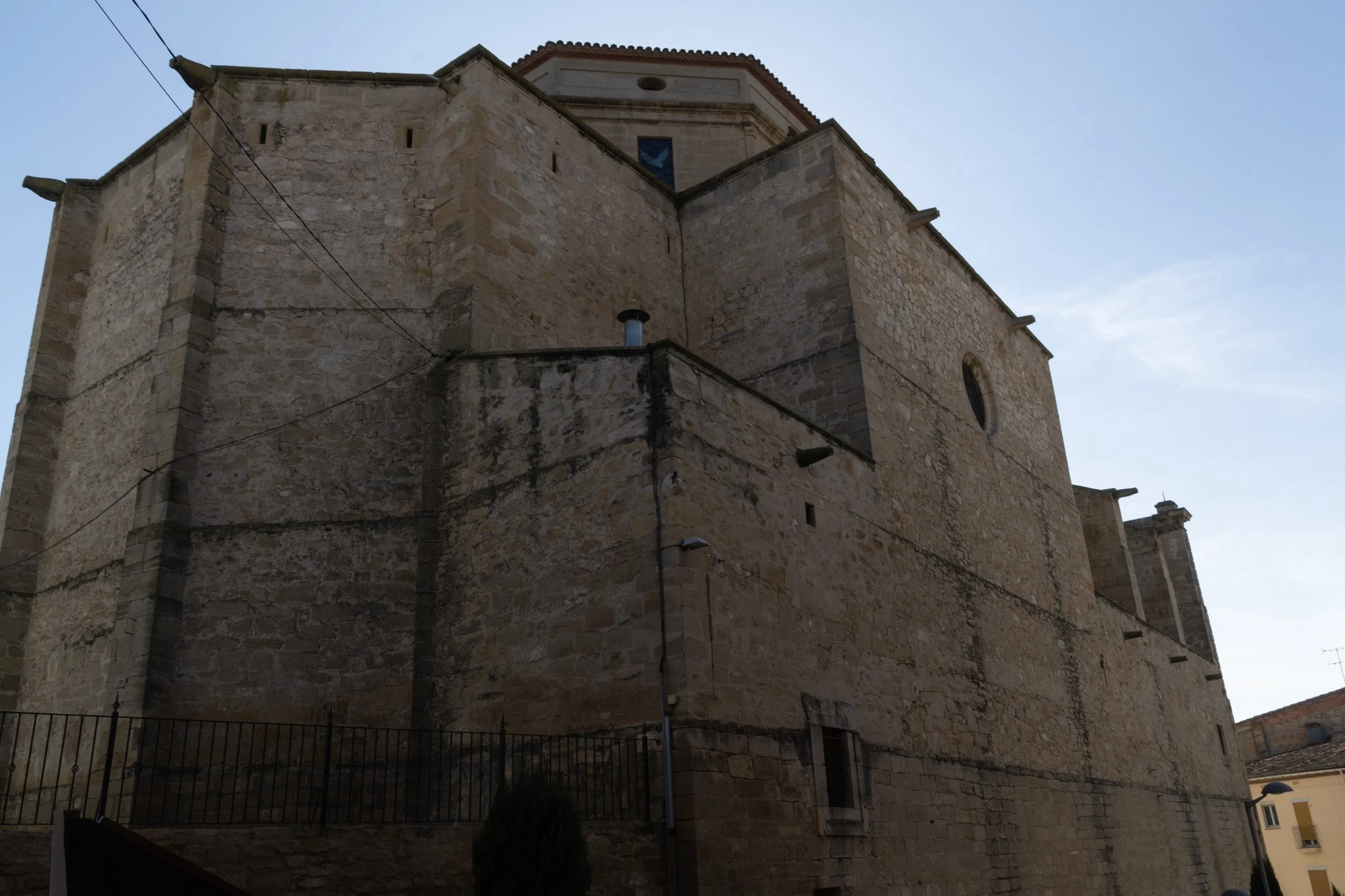Vista posterior de l’església de l’Assumpció de Maria de les Borges Blanques.
