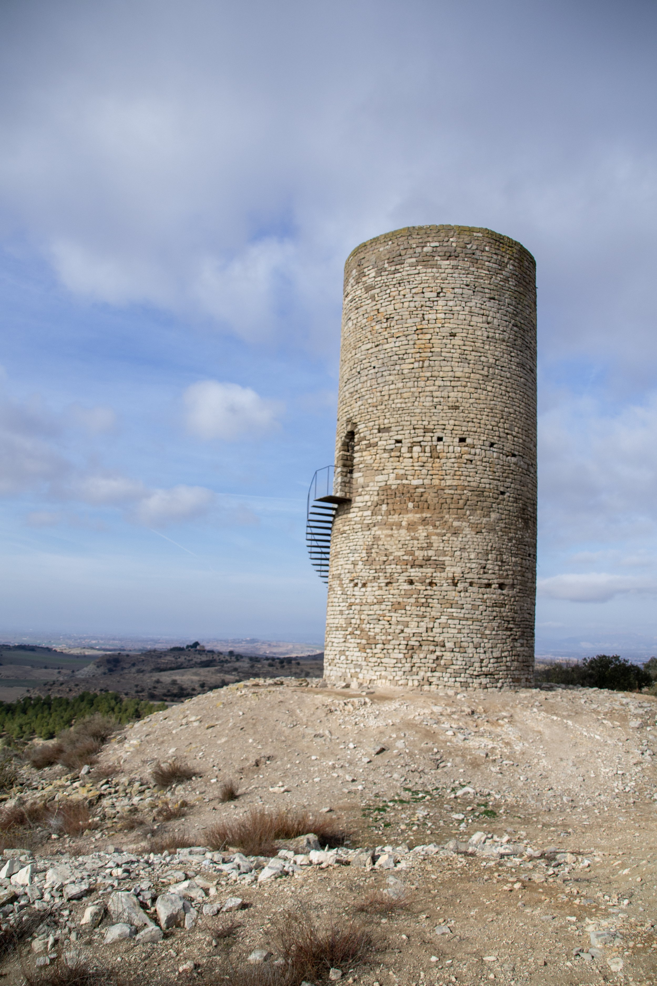 Torre circular del Pilar d’Almenara, antiga torre de guaita medieval d’Agramunt.