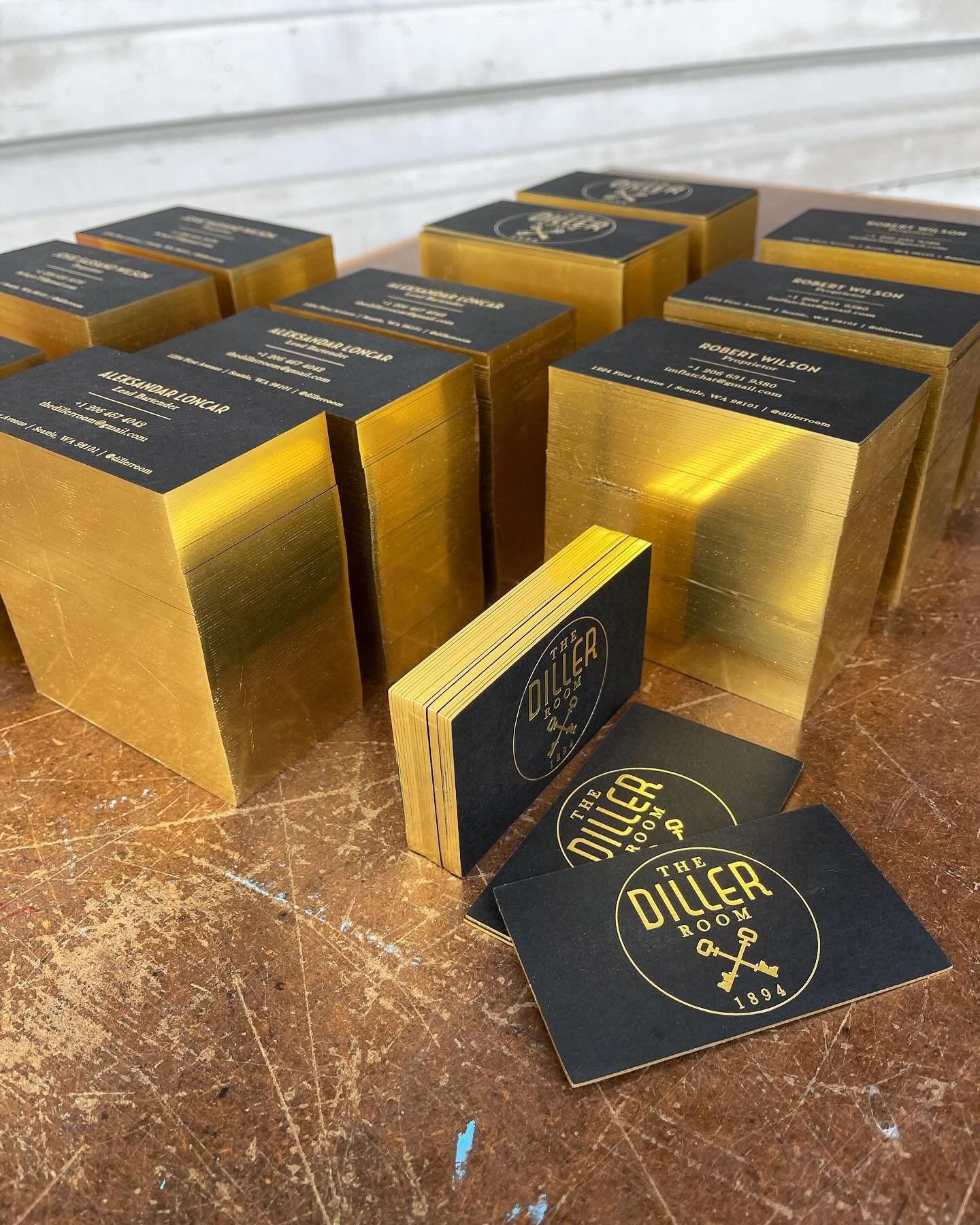 We are happy to announce that we now offer edge-gilding as an in-house service! So now you have to ask yourself; Do you have a business card quite as swanky as @dillerroom does?
Printed on 260# @gfsmithpapers colorplan stock.
.
.
.
#edgegilding #gold