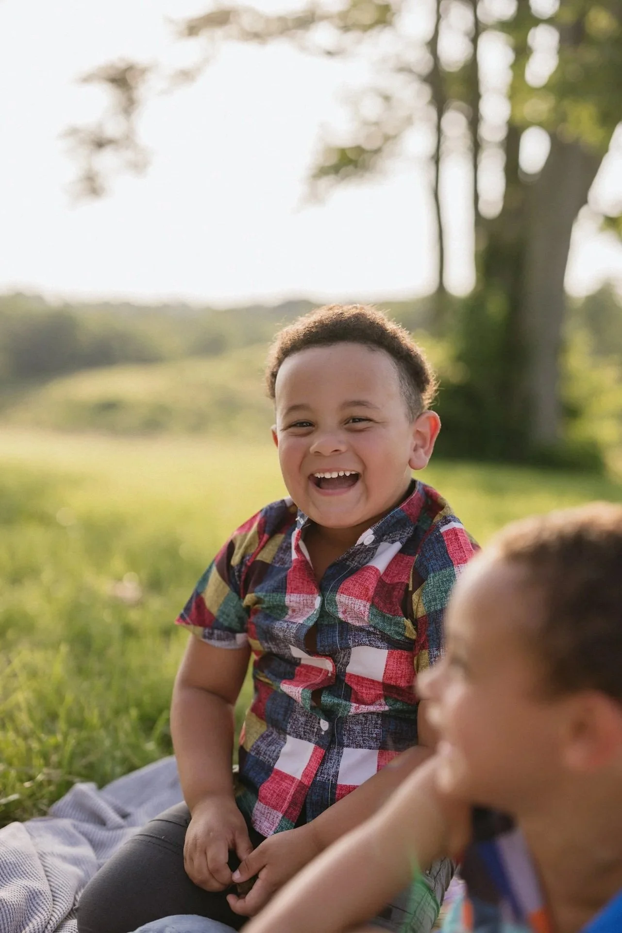 Natural light family photographer captures laughing children in a Cincinnati ohio session.