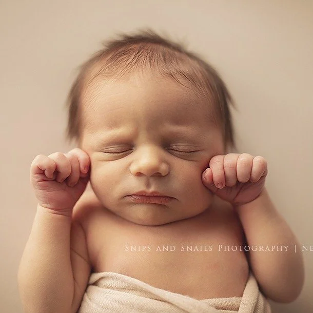 Tiny fingers, big dreams, and all the peace in the world 😴
#noposinghere
#newbornphotography
#hagerstownnewbornphotographer
#chambersburgnewbornphotographer
#hagerstownbabyphotographer
#chambersburgnewbornphotography
#pennsylvaniababyphotographer
#m