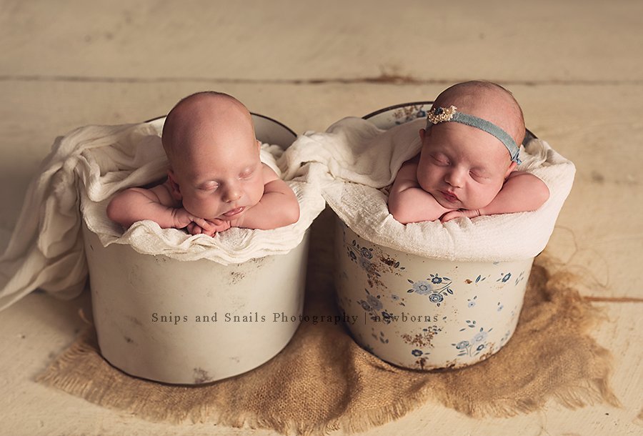 These two tiny bundles are already proving that the best things in life come in pairs.
#twinphotographer
#newborntwins
#newbornphotographer