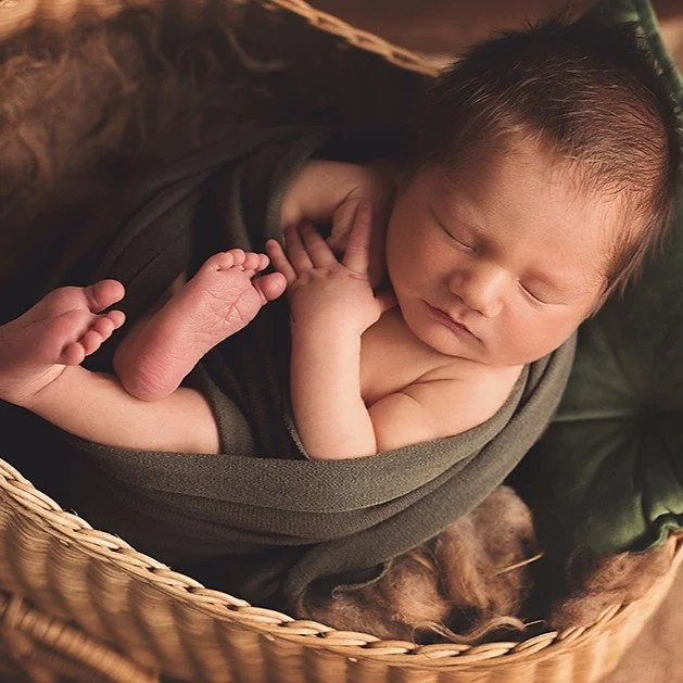 Scheduling through October 2026!!! 💚 https://www.snipsandsnailsphotography.com/contact
#newbornphotographernearme
#newbornphotographer
#hagerstownphotographer
#martinsburgphotographer
#chambersburgphotographer
#shippensburgphotographer