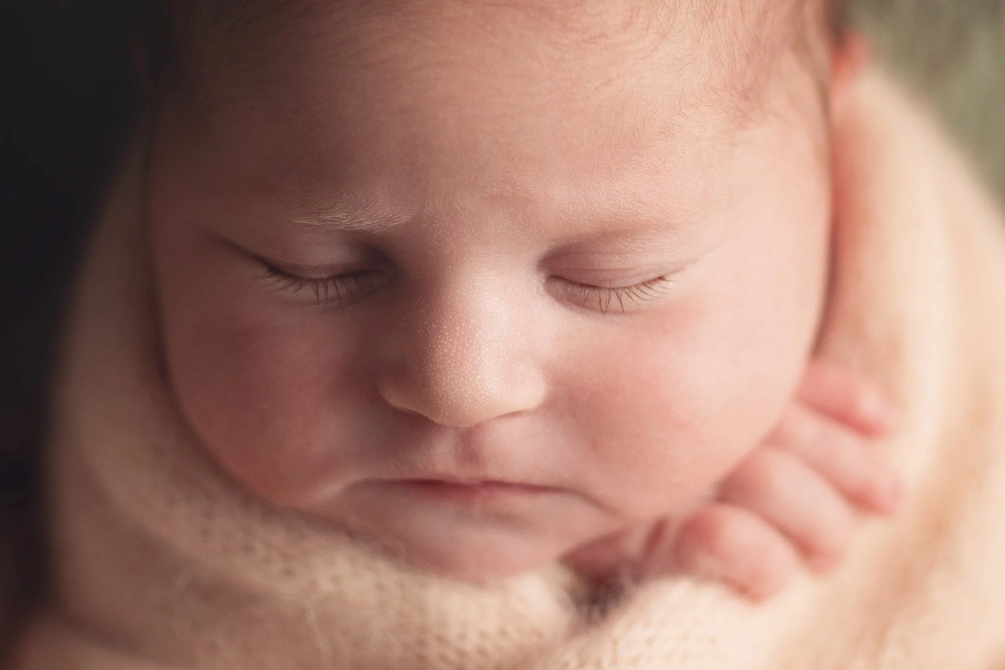 macro newborn photography.jpg