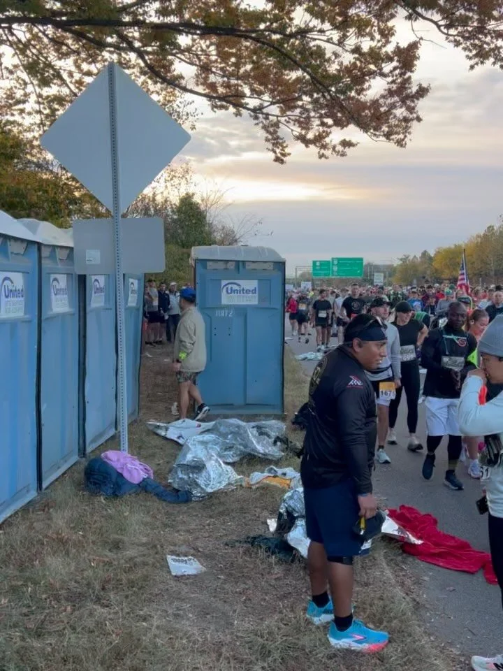 Race Review by @__coachcaleb__ 
MARINE CORPS MARATHON. 
www.marinemarathon.com
11/26/2025

Pre-race communication: 4/5 
Clear overall, but the unexpected distance of one hour travel time between the expo and race start affected our lodging choice.
&n