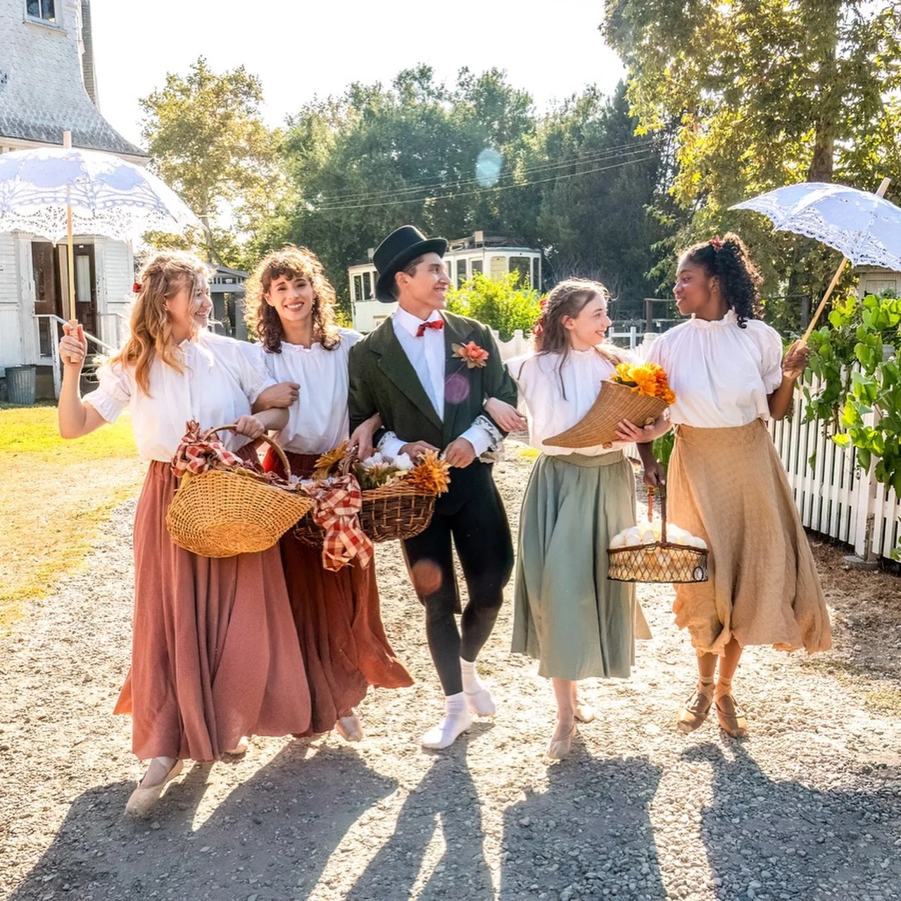 HAPPY EARTH DAY 🌎 from @littlewomenballet ! 

We can&rsquo;t wait to be back at @heritagesquaremuseumlosangeles for our Autumn Immersive Experience this October!

📸: @edie_tyebkhan_photography 

#autumnimmersive #littlewomenballet #womensstories