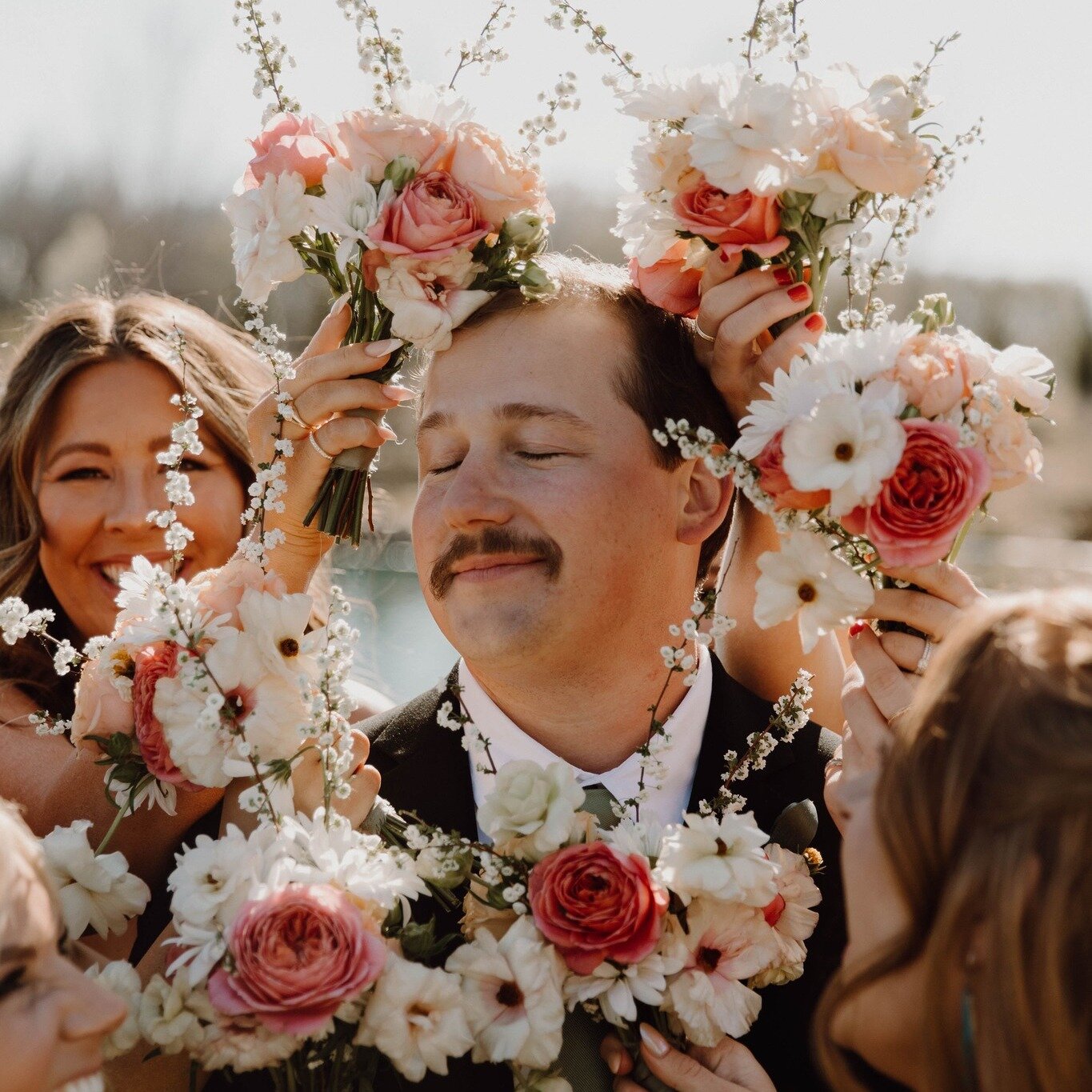 We hope that every bride is as lucky as @wonderfully_maddie to find themselves with a husband that is always searching for ways to make them laugh!
.
.
Couple | @wonderfully_maddie and Jacob Cheatham
Photography | @kelseymariephotog
Wedding Venue | @