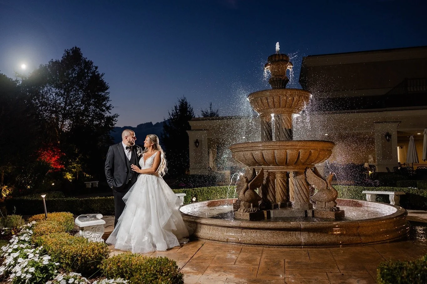 Not ever wedding we get a chance to go out and take some night shots, but when we do, it&rsquo;s always worth it..
