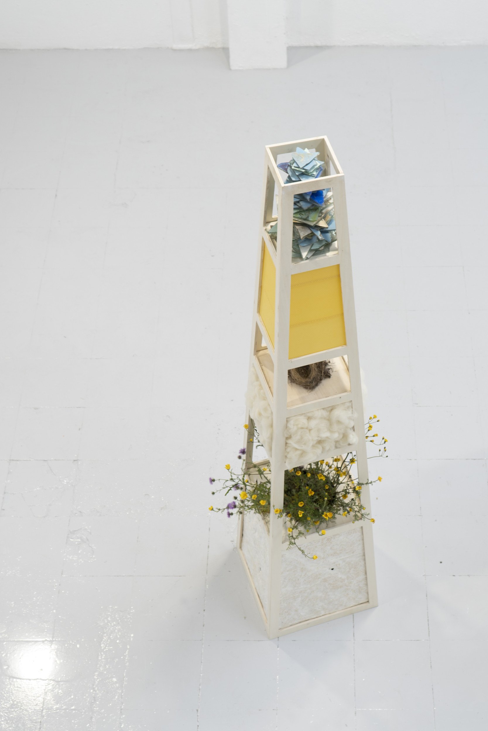  Kelly M O'Brien, Deconstructed Ecosystem. Wood, mycelium, hemp, wildflowers, bird nest, beeswax, thread, glass. 250 x 52 x 52 cm ©2022 