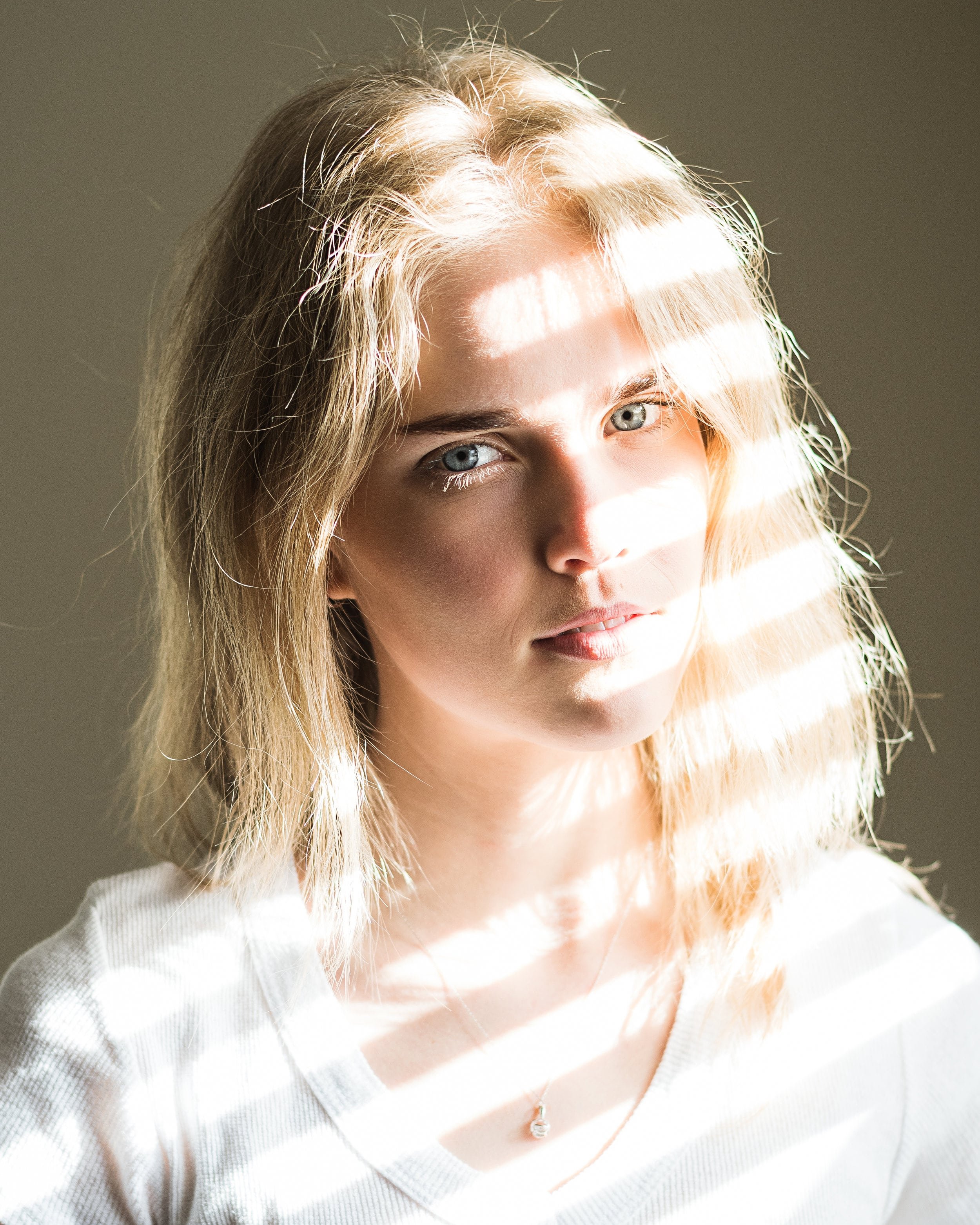 Creative portrait with blonde featuring sun rays