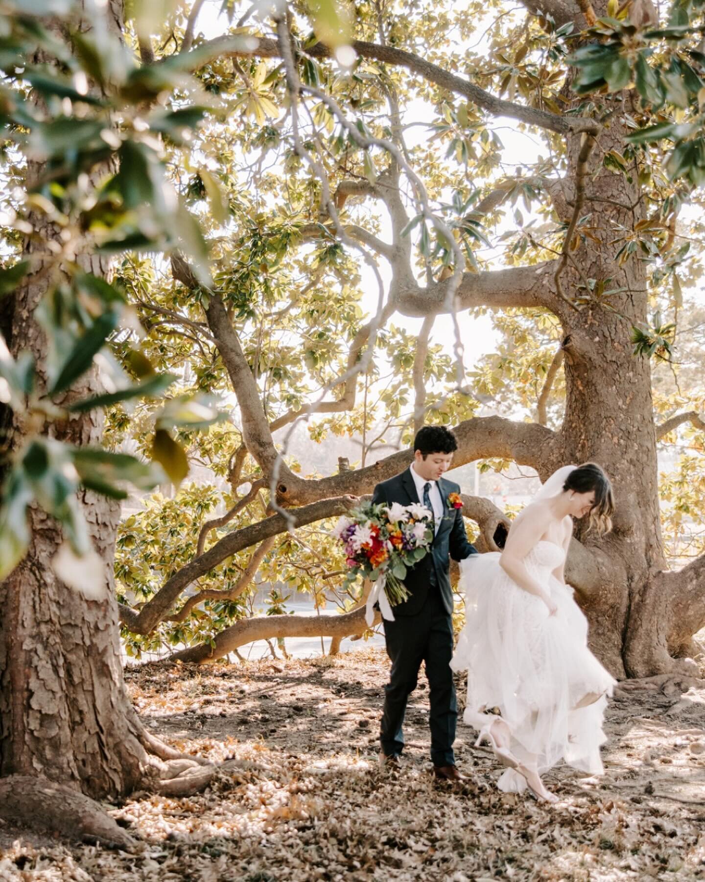 A little surprise to their inbox before they leave for their honeymoon next weekend!! This wedding was sweet, intimate, and filled with laughter. I also obsessed with her @traderjoes flowers.

Congratulations you too, may your future be blessed.