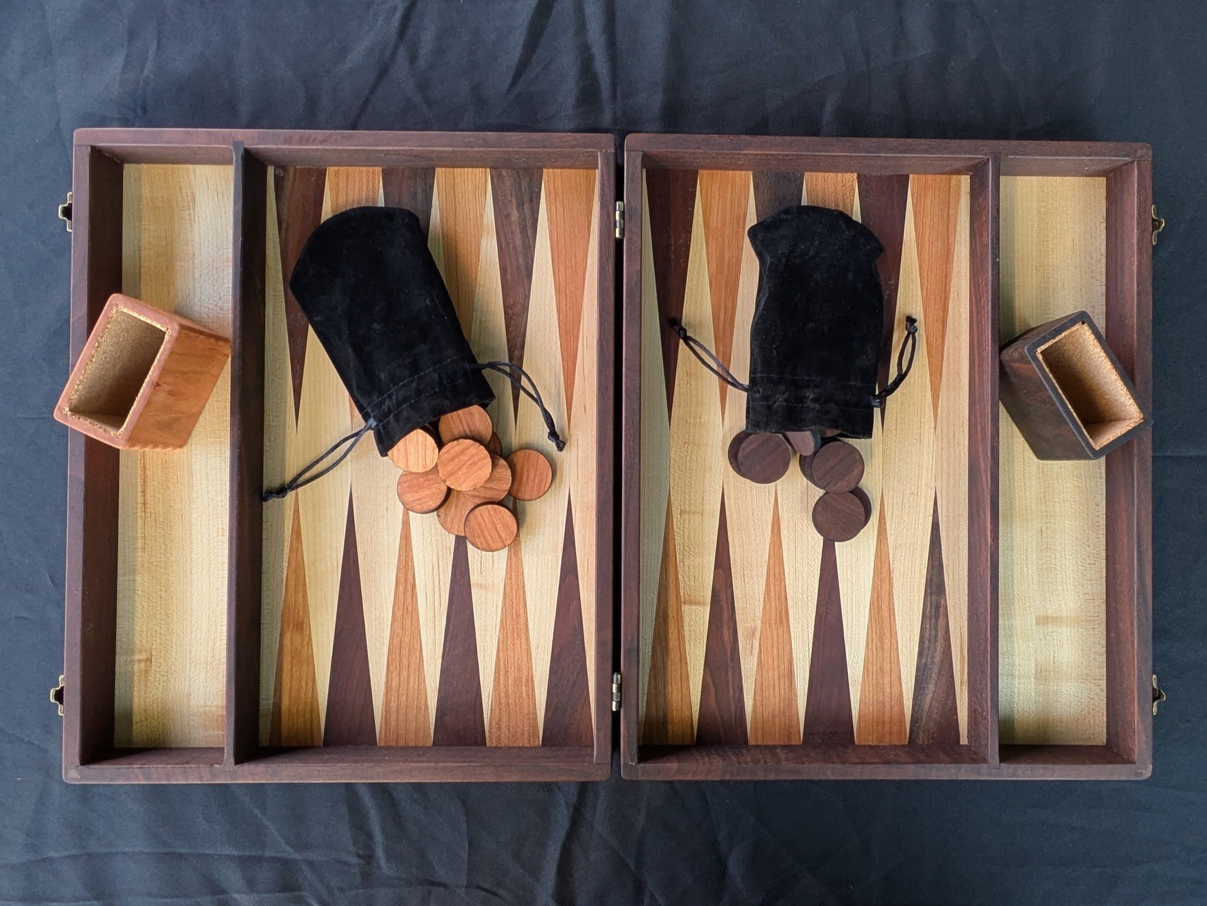 backgammon board open.jpg