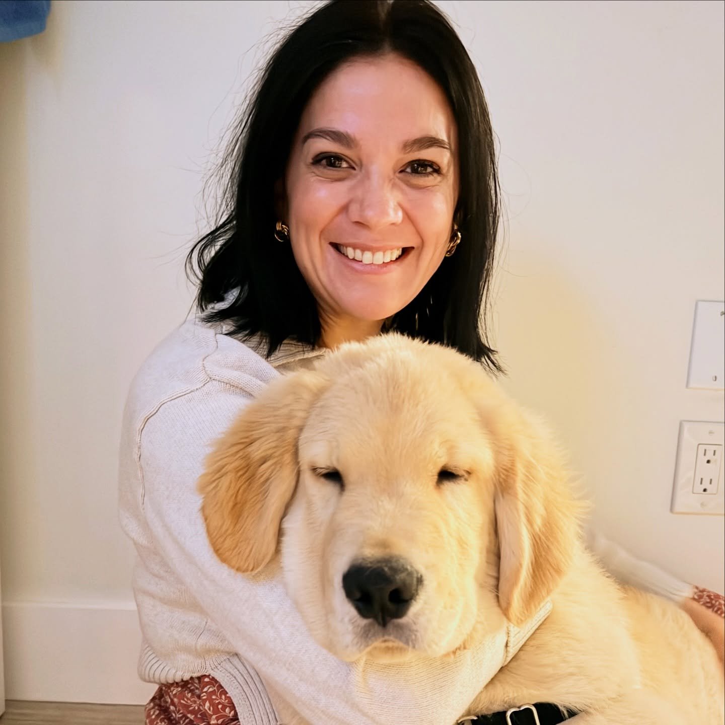 @charliethetherapydog_ giving me some therapy after a long work day ❤️😍 best therapy dog ever!!