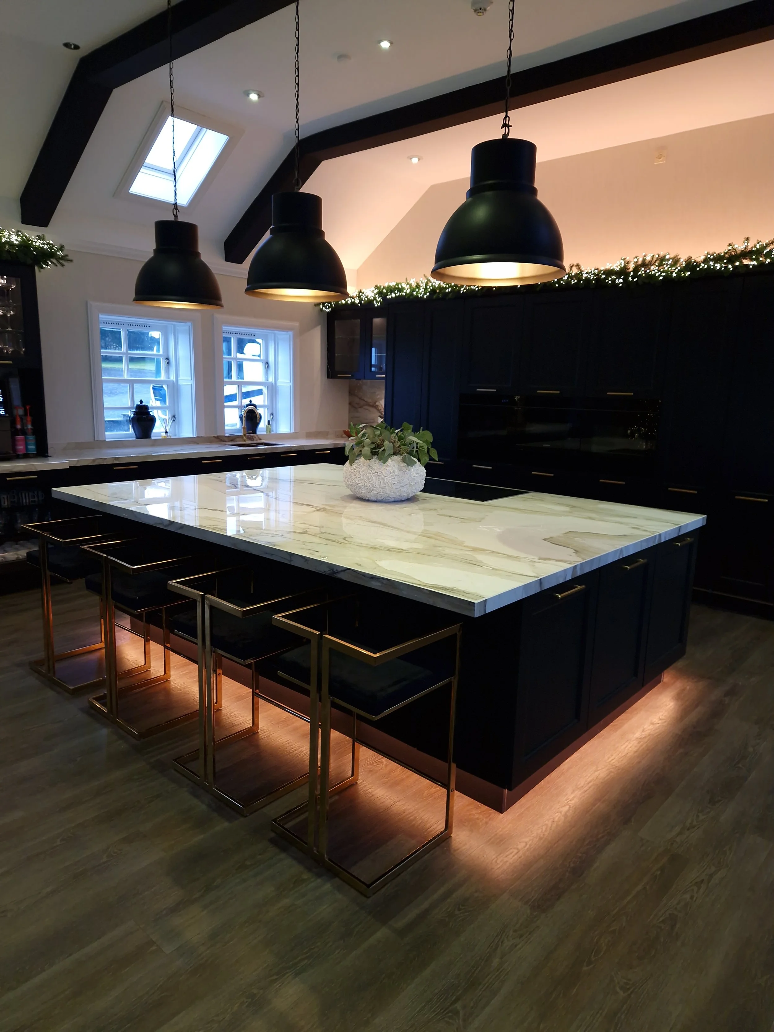 Black painted Carrick Kitchen, in Eaglesham Glasgow (10).jpg