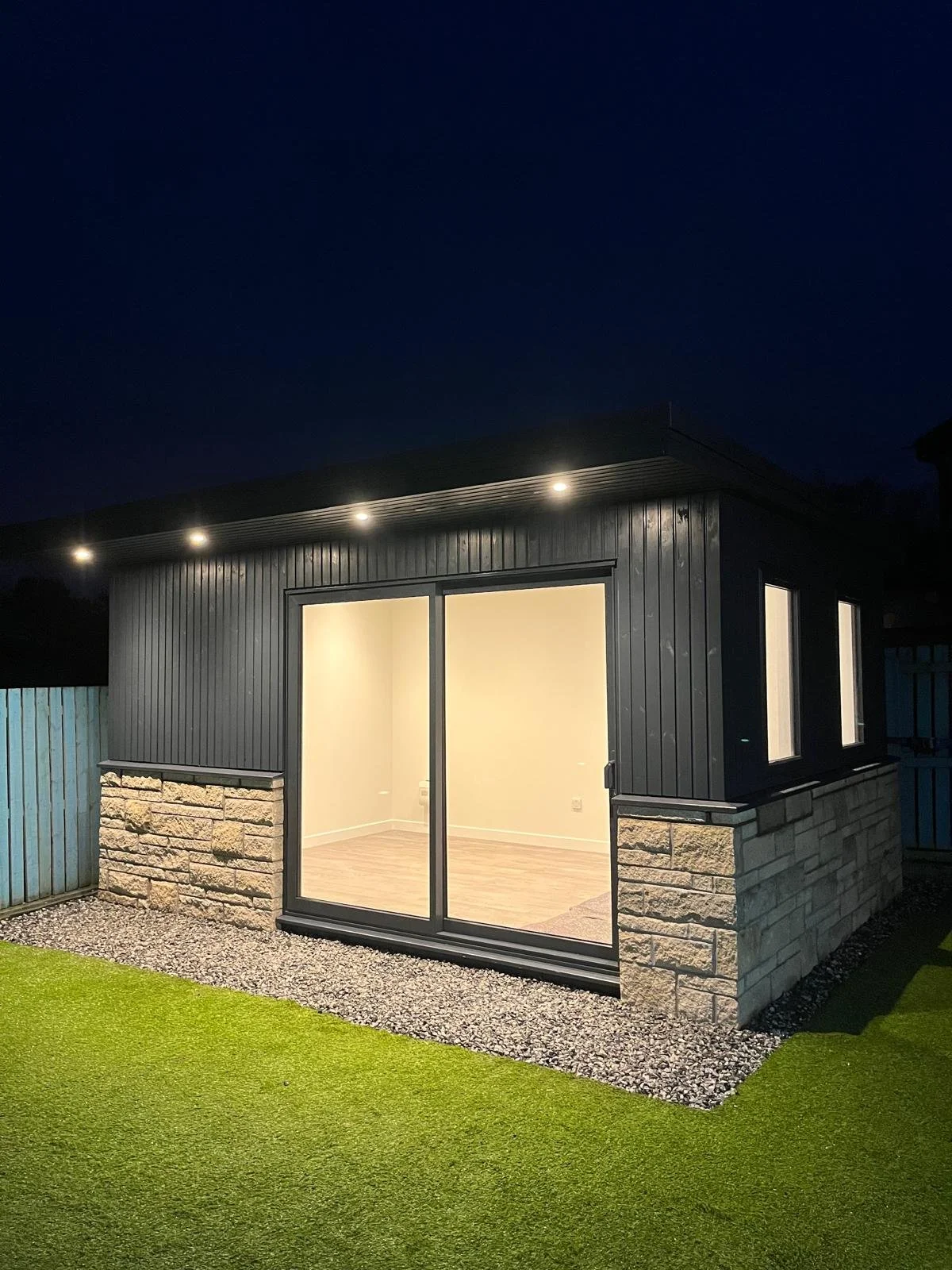 Bespoke insulated garden room in Bo'ness