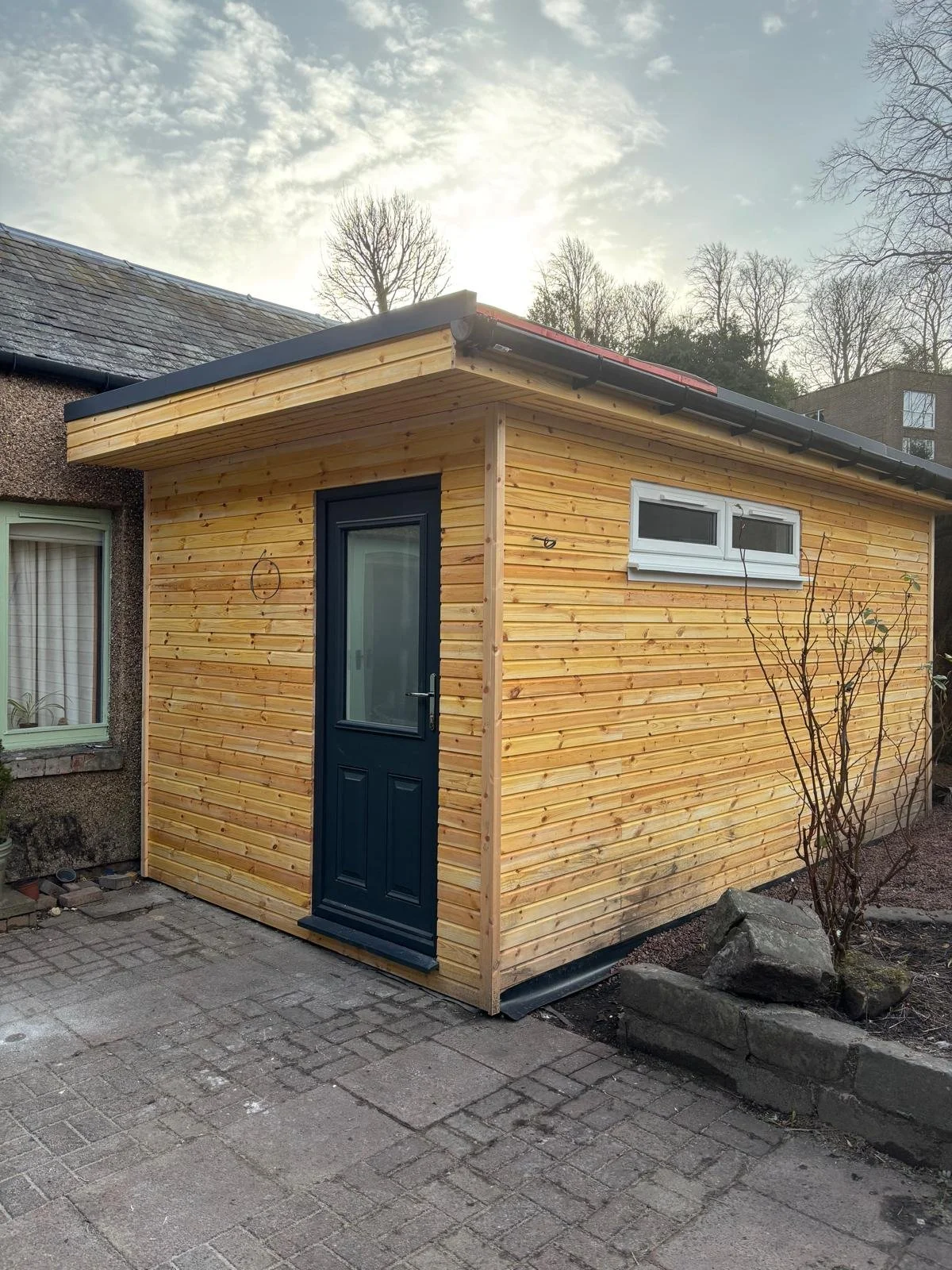 Bespoke insulated garden room in Bo'ness