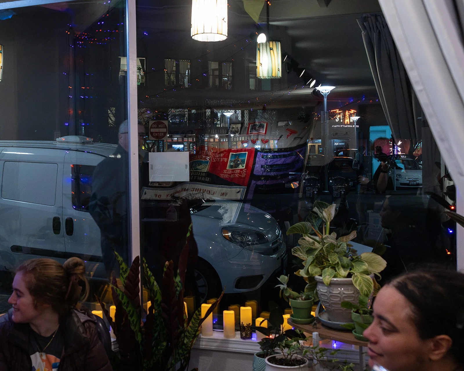 Dec25 ArtWalk (65).jpg