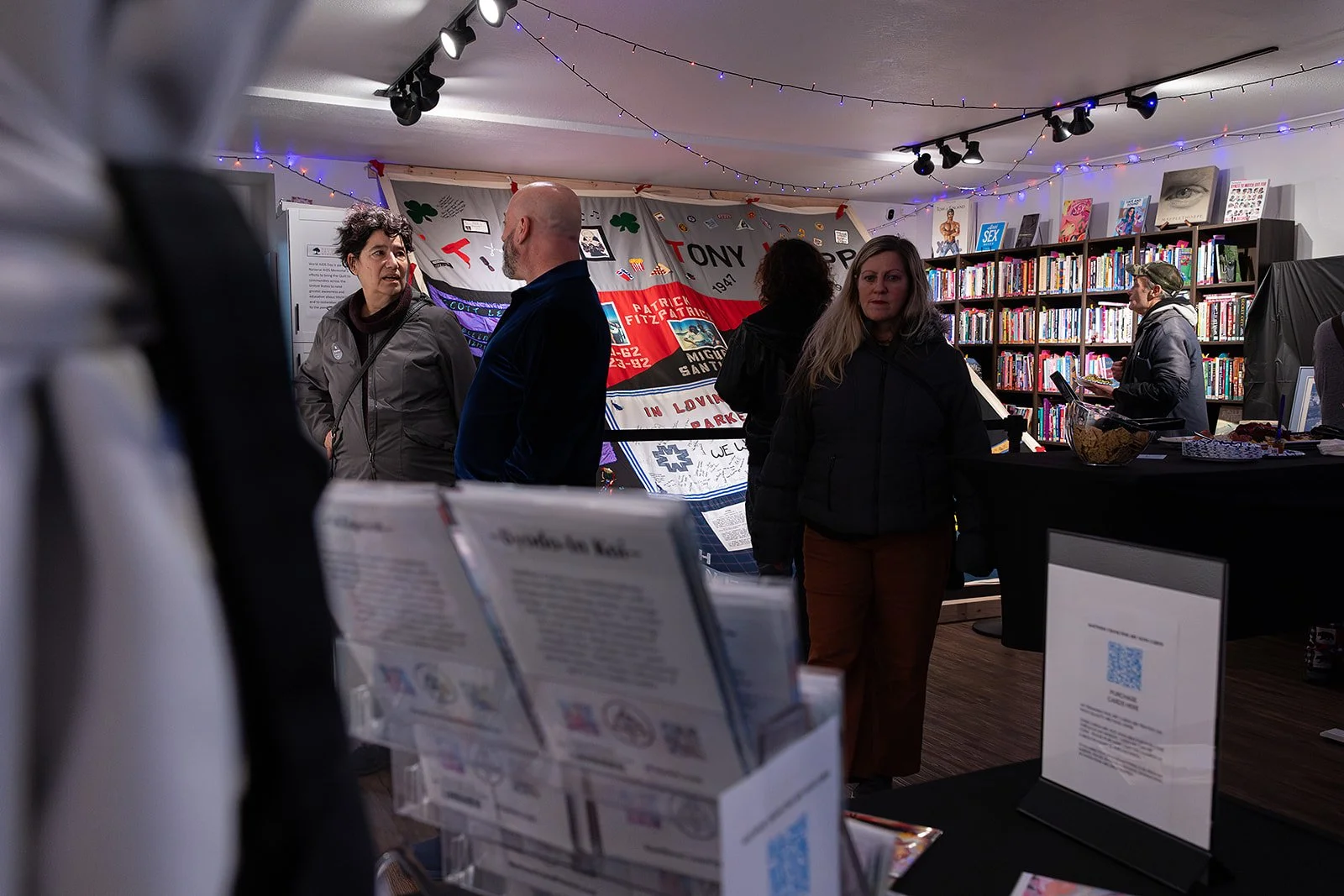 Dec25 ArtWalk (59).jpg