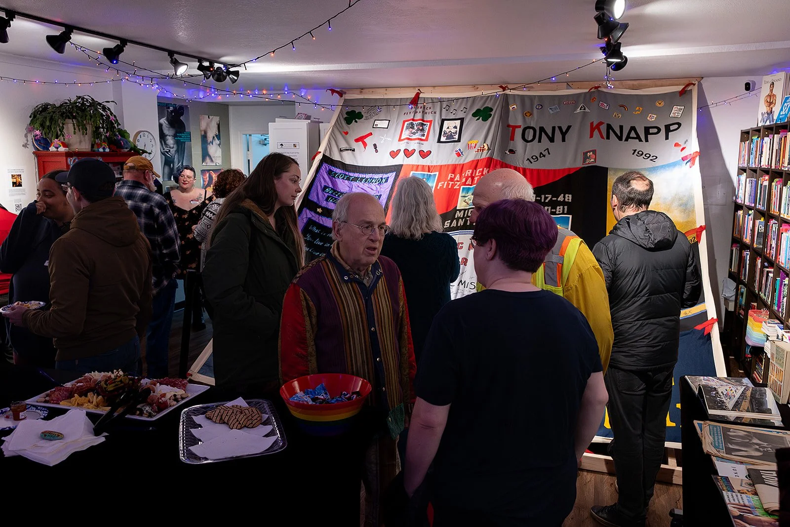 Dec25 ArtWalk (44).jpg