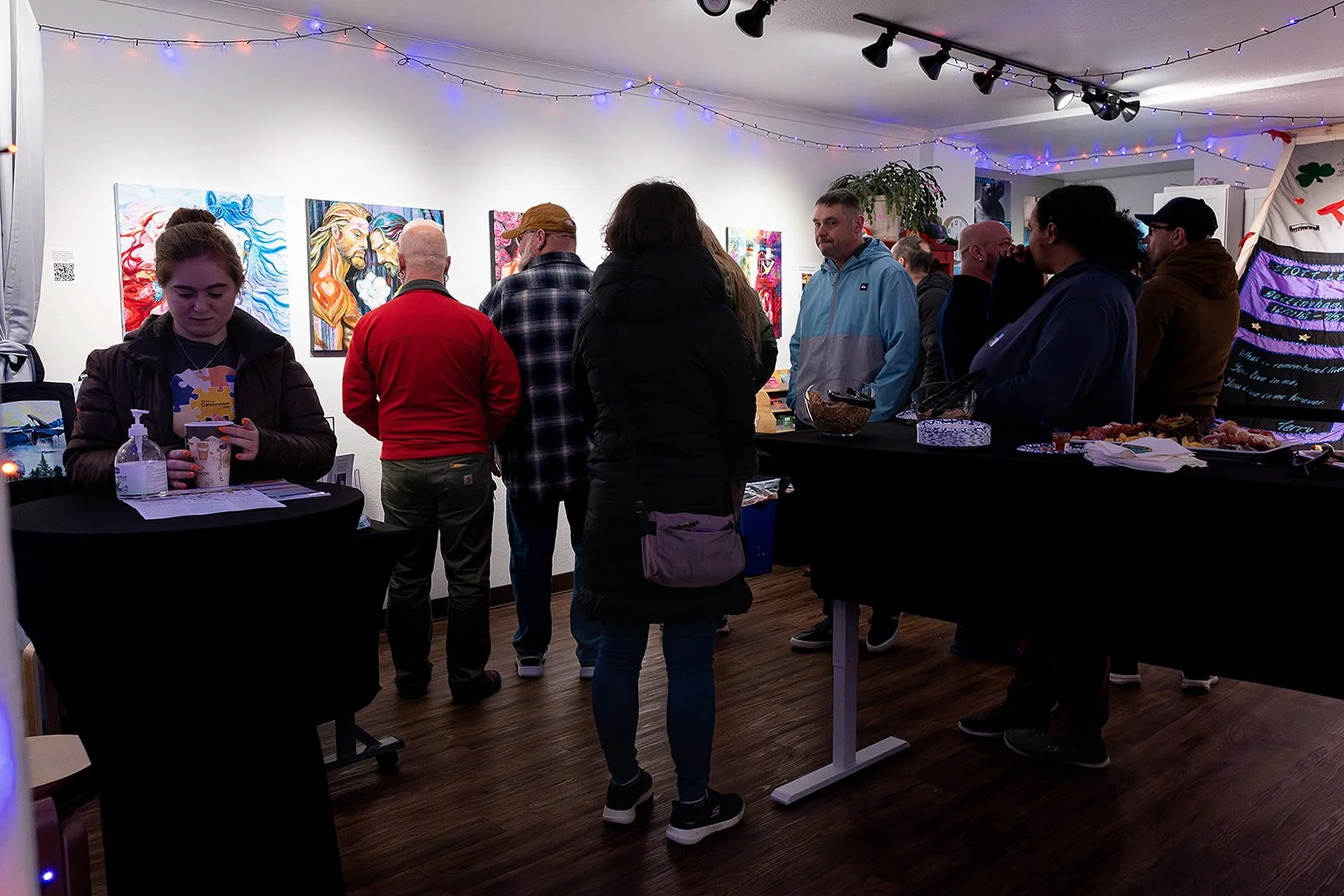 Dec25 ArtWalk (38).jpg