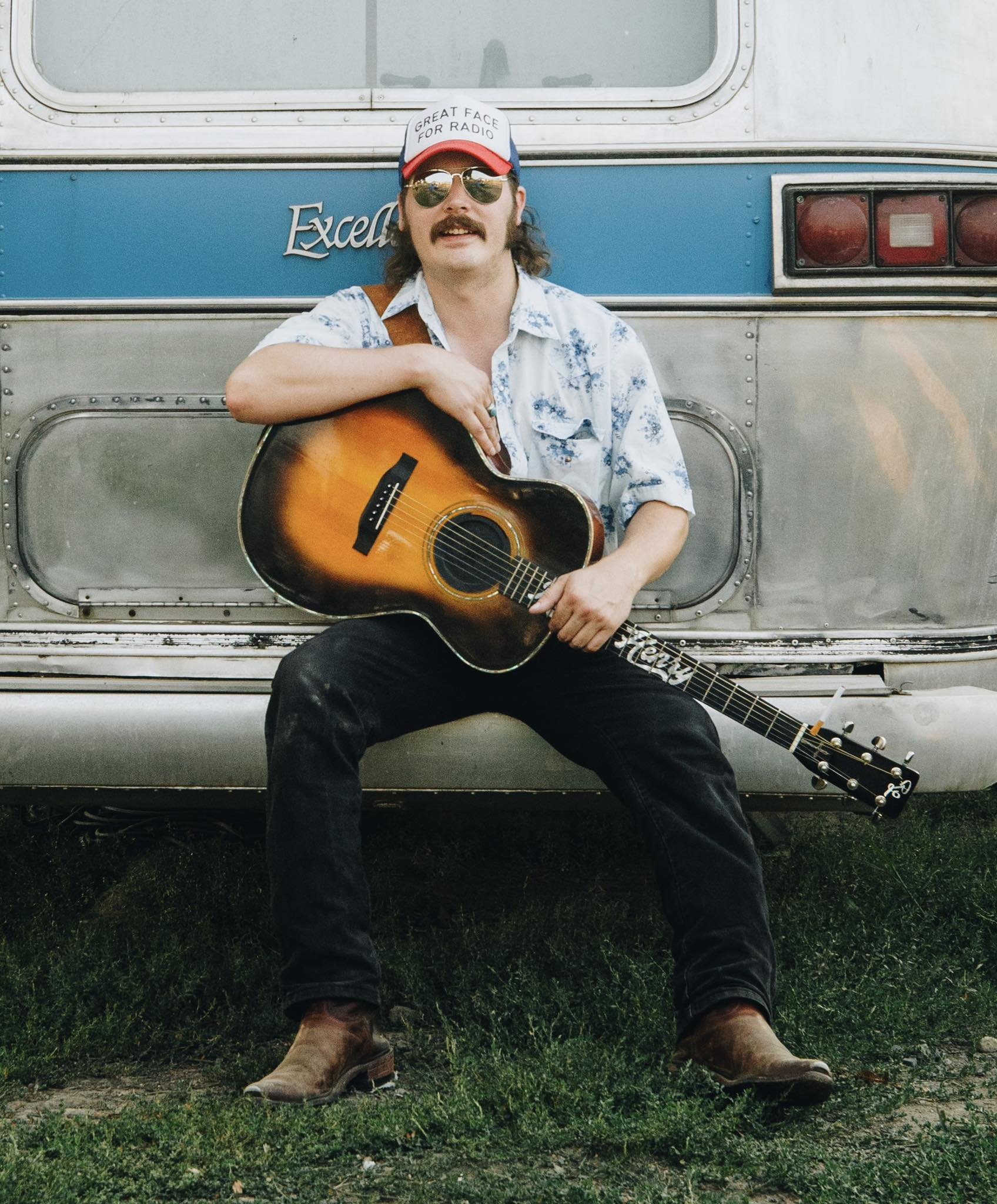 Live Music – Hardcore Honky-Tonk with Robert Henry
