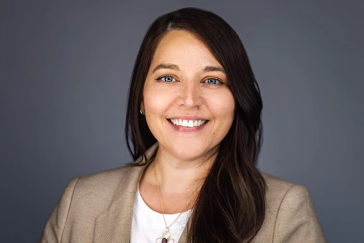 C. Davis testimonial recommending Meet the Bryants Photography in San Antonio for business headshots, describing the photoshoot as comfortable, relaxed, and highly professional.