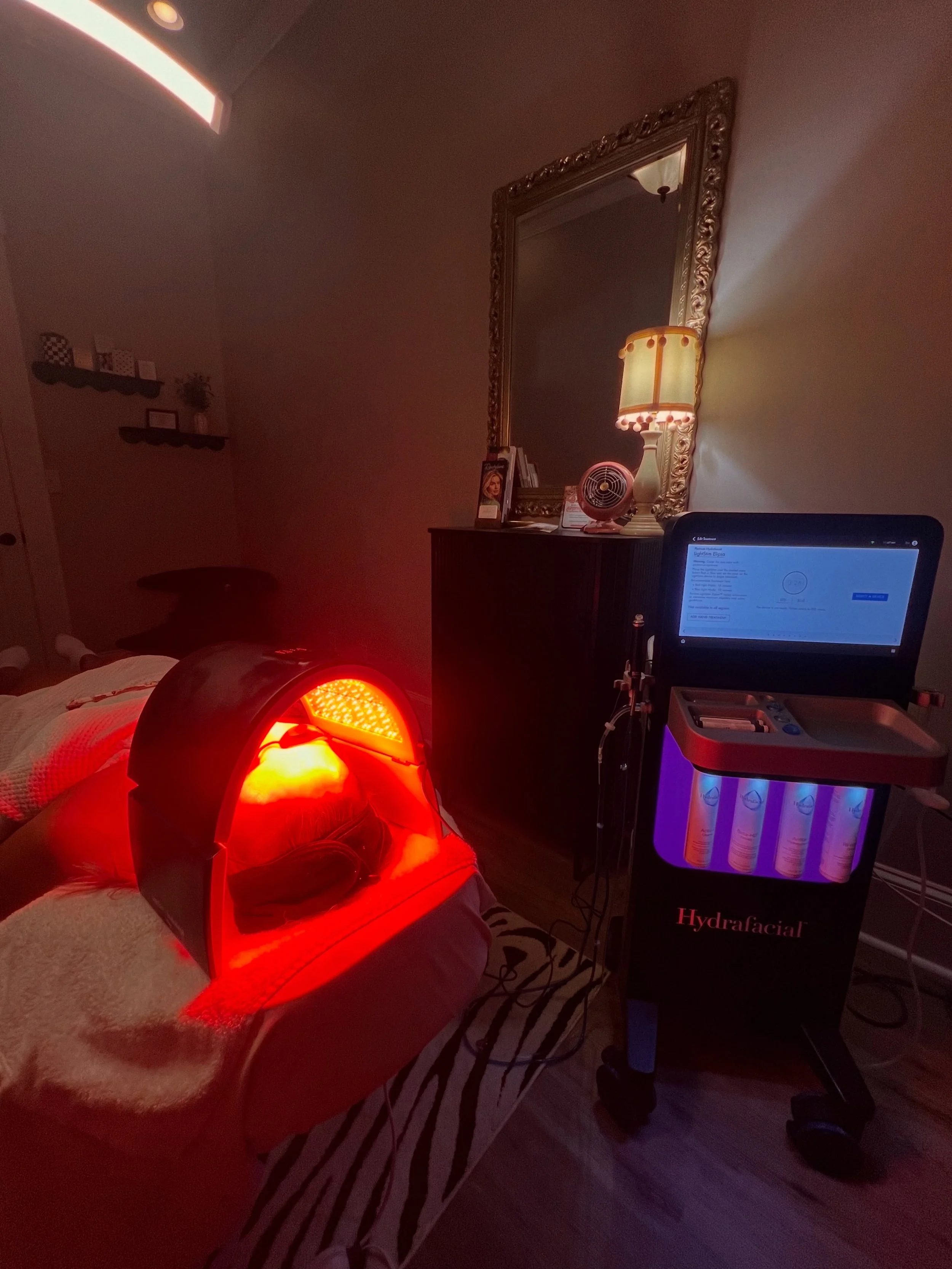 Your skin deserves million-dollar treatment&hellip; without the million-dollar price tag. 💅

🚨Only a few $30 OFF HydraFacial appointments are left in Cumming &amp; Jasper.

The glow is worth it. The discount won&rsquo;t last.

📩 DM me to reserve y
