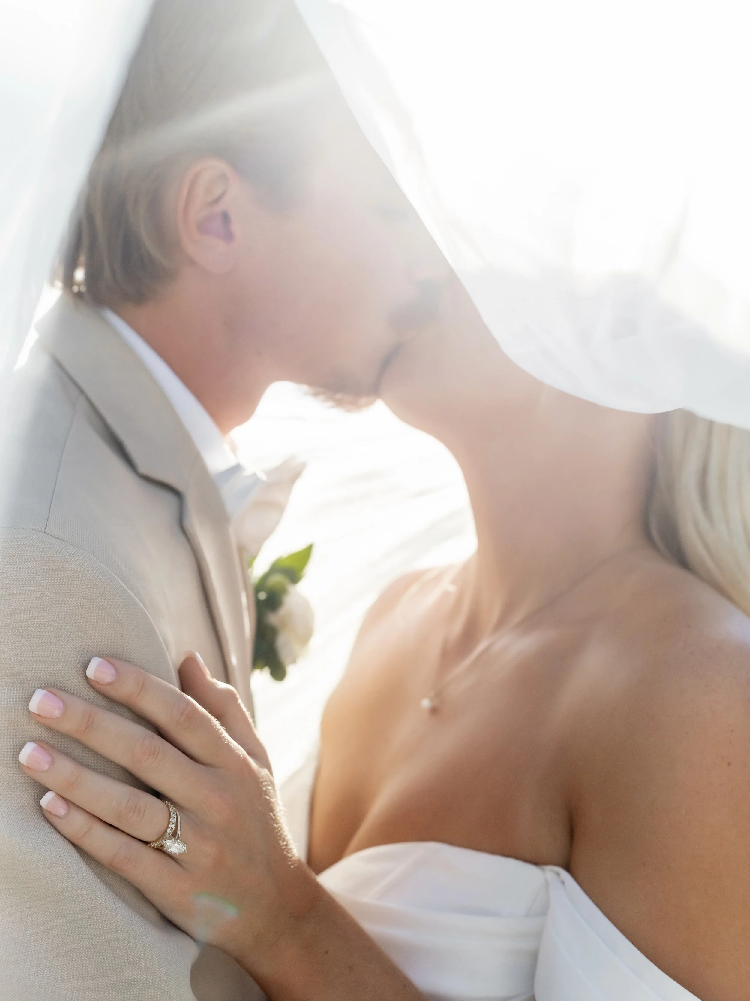 Ohhh how I LOVEEEE a bridal glow 😍😍👰🏼&zwj;♀️🤍
BRIDES: Bring 5+ of your bridal party girls and your spray tan is FREE! 🥂💍

📲 Book your bridal glow with Zo Aesthetics at zoaesthetics.com or text 706-974-7054. 💋