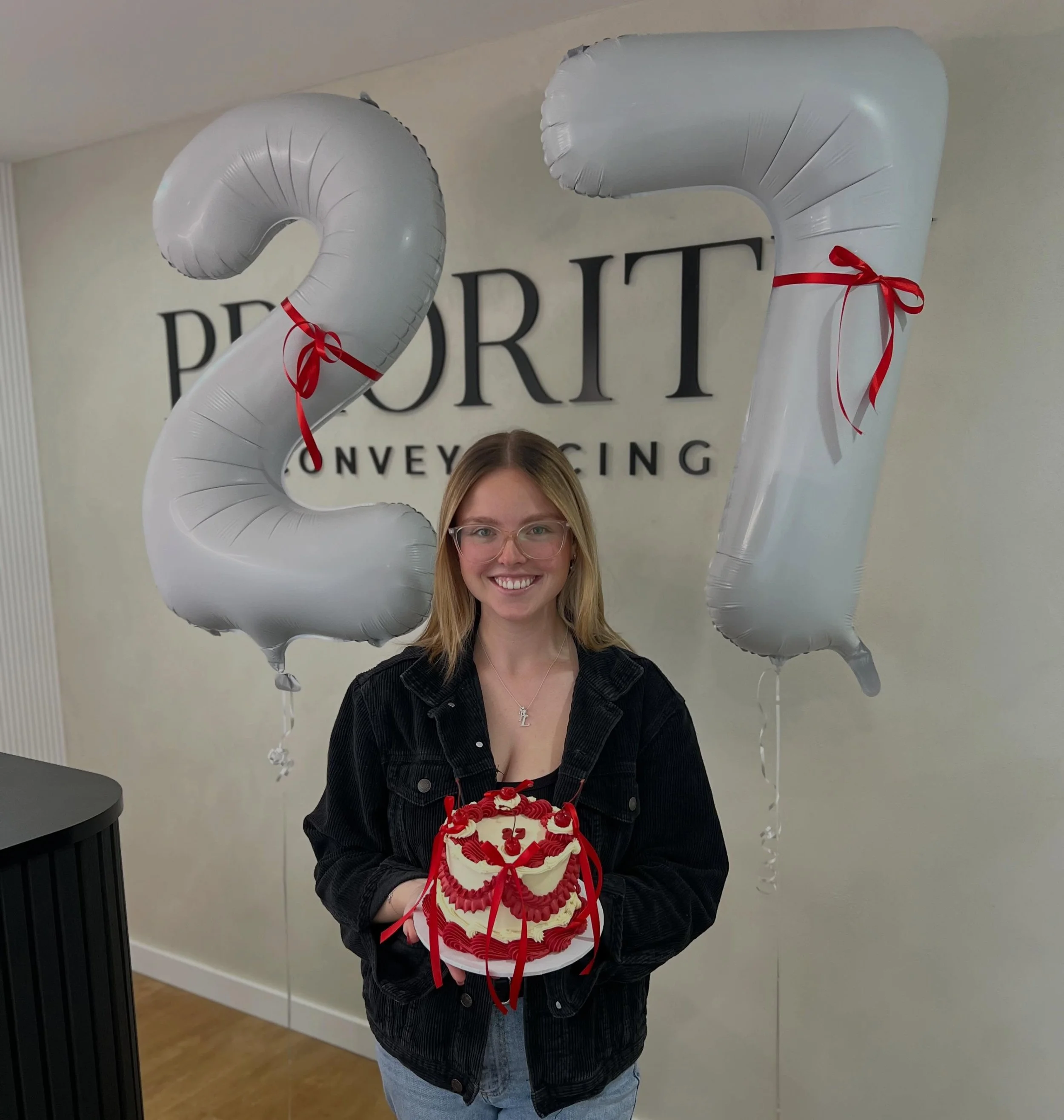 Today we had an early 27th celebration in the office for @jacindashears 

Join us in wishing Jacinda a happy birthday 🥳🎂❤️🤍