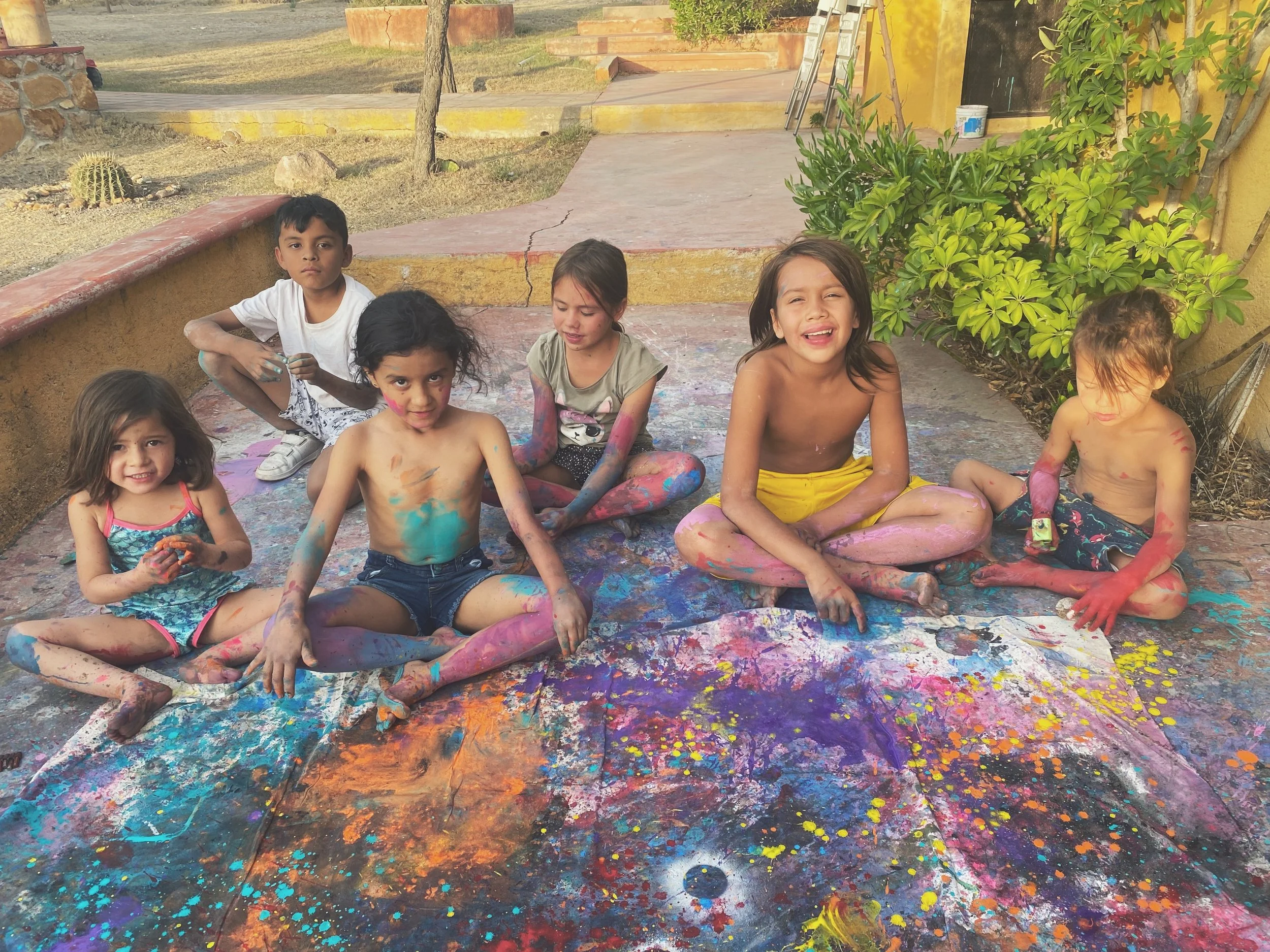 Children and their art at Nave Tao SMA.JPG