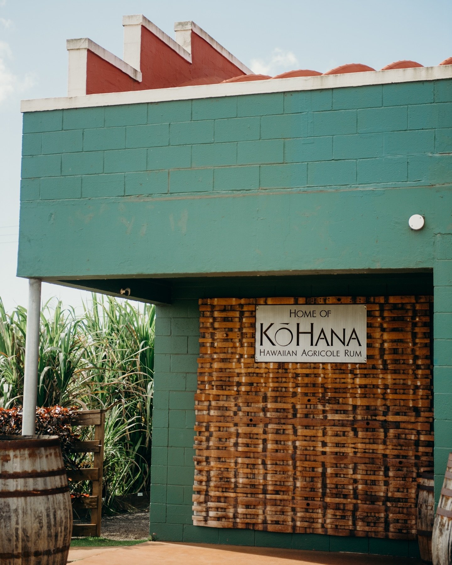 Curious to try something new and different this weekend?
Venture to Kunia, the agricultural heart of Oahu, and visit our distillery! 🥃 Join our guided tour of the sugarcane garden, barrel house and distillery before ending at the tasting bar with a 