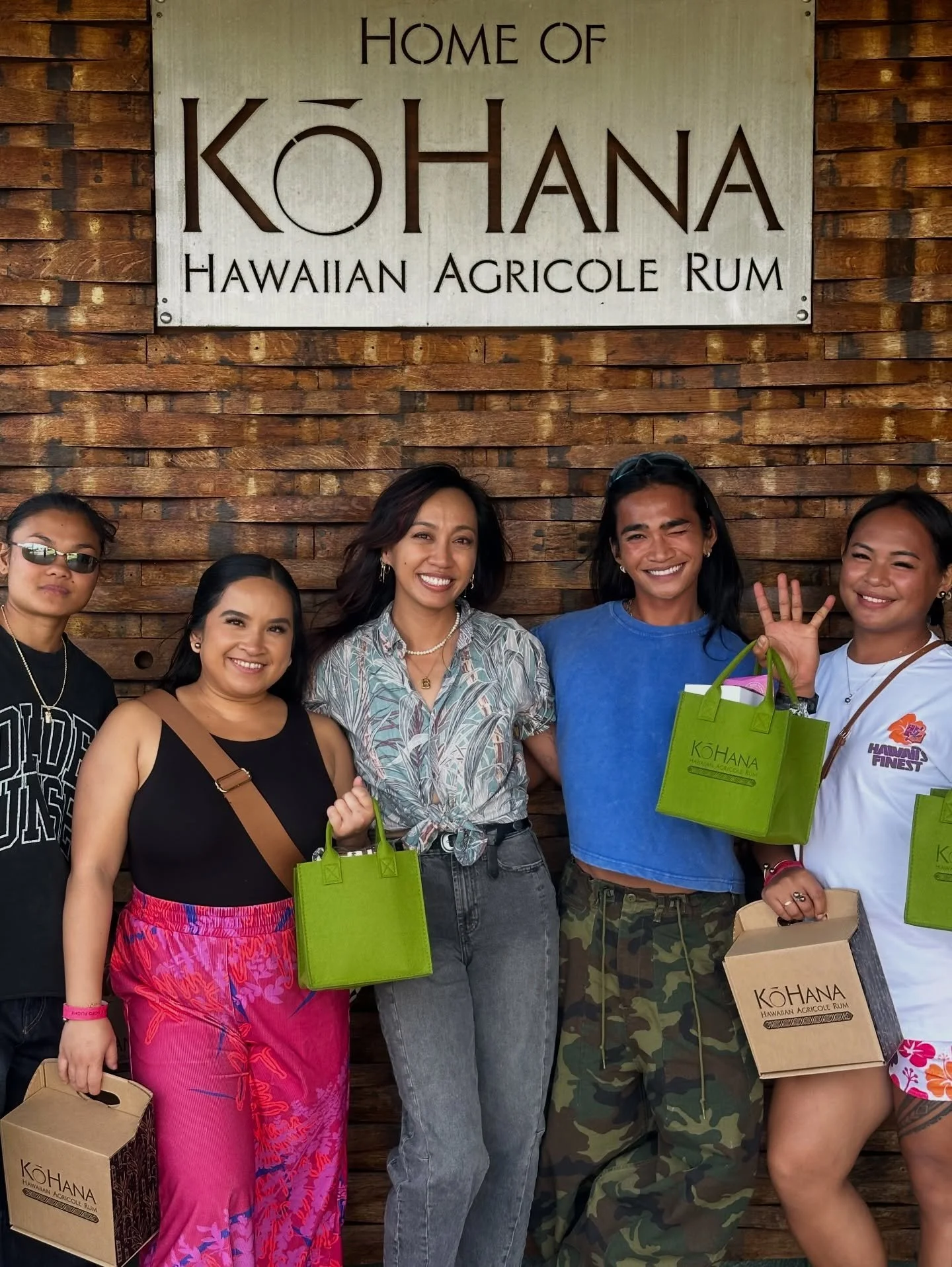 Hawaii&rsquo;s Baddest @bretmanrock 💎 and his crew came by our @kohanarum distillery today and it truly made our team&rsquo;s entire week! 

Grab your besties and come see for yourself 🥃 Book your visit to Kunia for guided tours and tastings.