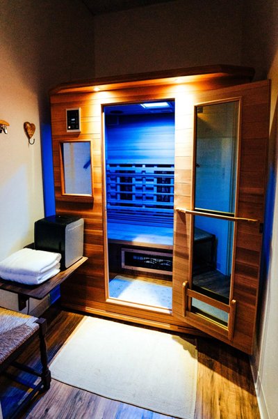,sound Waves Mindful Meditation, Halotherapy (dry Salt), Vibroacoustic, Sauna, & Led Therapy