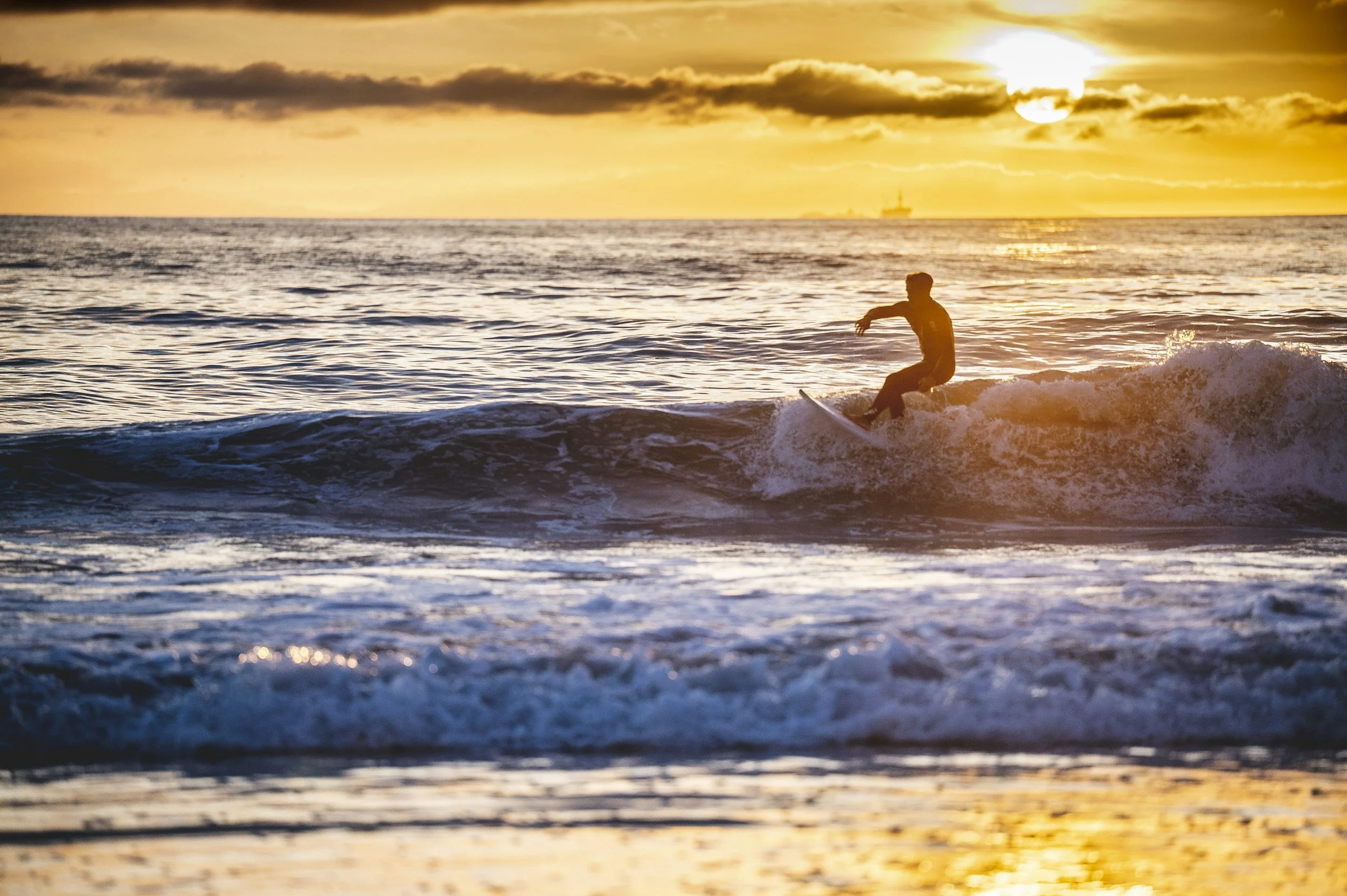 Surfing Newport Beach: Why the 26th–32nd Street Zone Is Ideal for Learning and Progression