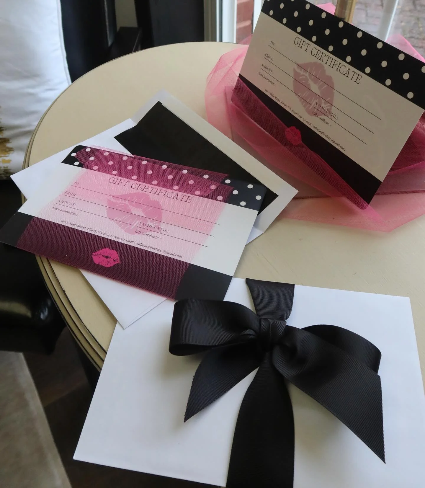 Want the perfect holiday gift? Gift the Glow! Grab an Esthetic Glow gift card and let them choose their favorite treatment. #MedSpa #MedicalSpa #HolidayGifts #SkincareGifts