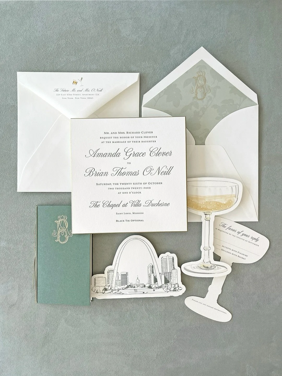 When the bride and groom have a shared appreciation for a well-made cocktail, you know you&rsquo;re in for a fun time (and some creative stationery to match). 🍸🍹
⠀⠀⠀⠀⠀⠀⠀⠀⠀
#stationerydesign #weddinginvitations #weddingstationery #stlwedding #eventb