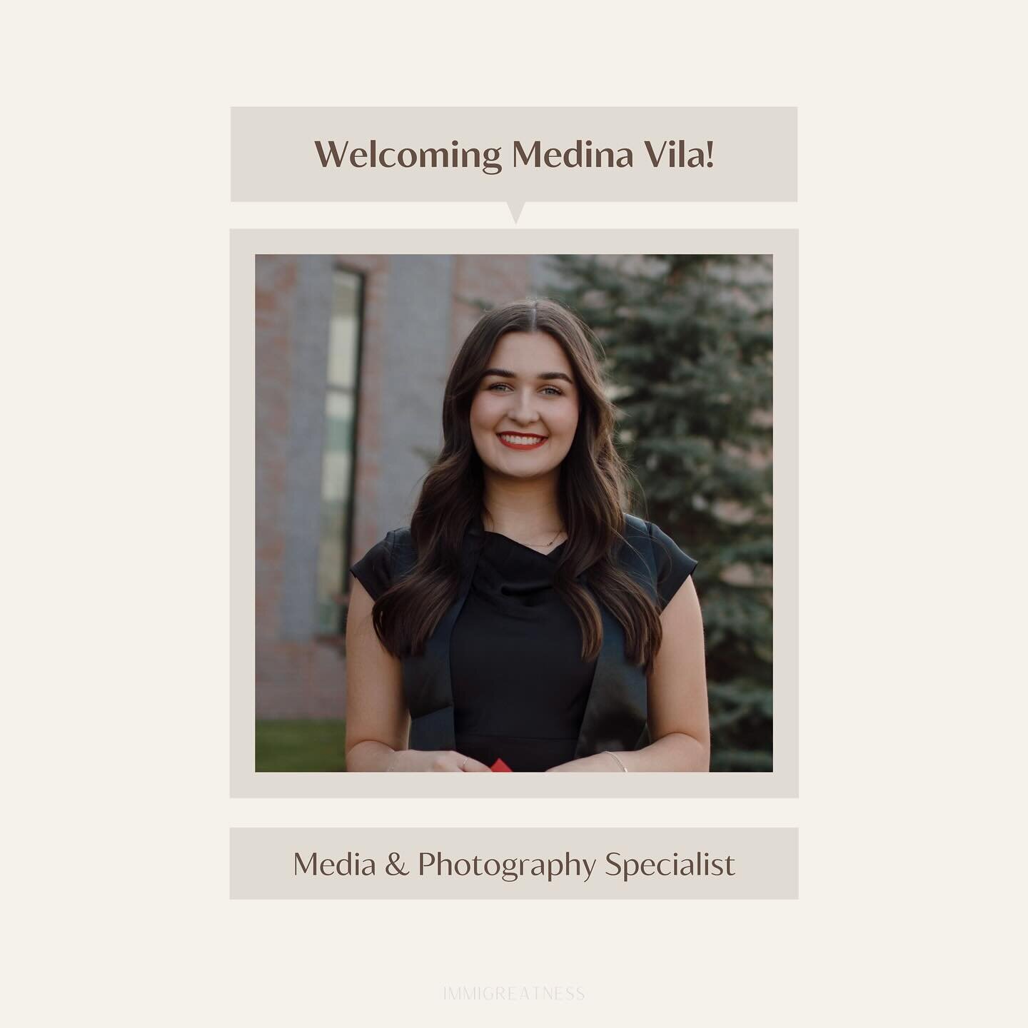 If you were wondering who took our amazing podcast pictures&hellip;meet Medina! 👋

Medina is a talented, natural light portrait photographer with over 5 years of experience perfecting her craft. She has helped us bring many projects to life over the