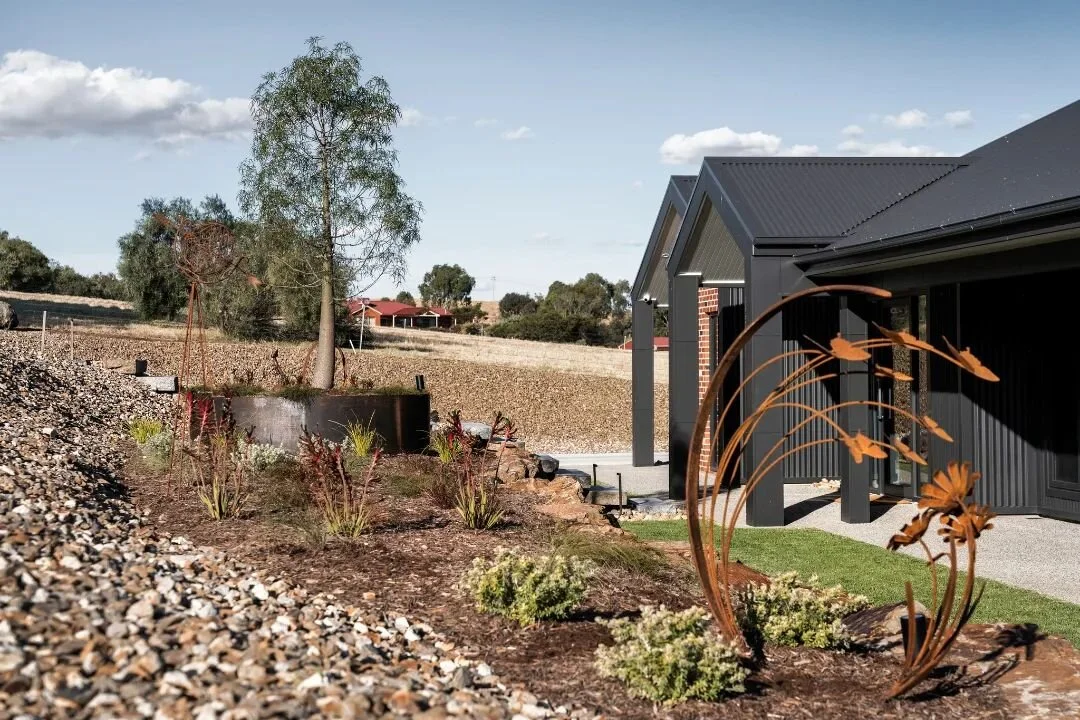 A simple palette

#nativeplants #nativelandscapedesign