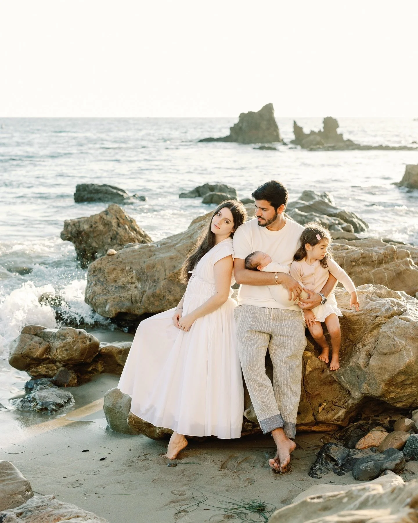Courtney and her lovely little crew at the beach, on digital and medium format film.❣️ 

#losangelesfamilyphotographer #filmisnotdead #familiesonfilm #kodakportra #theheartfulphotogs #themotherhoodanthology #familybeachphotos